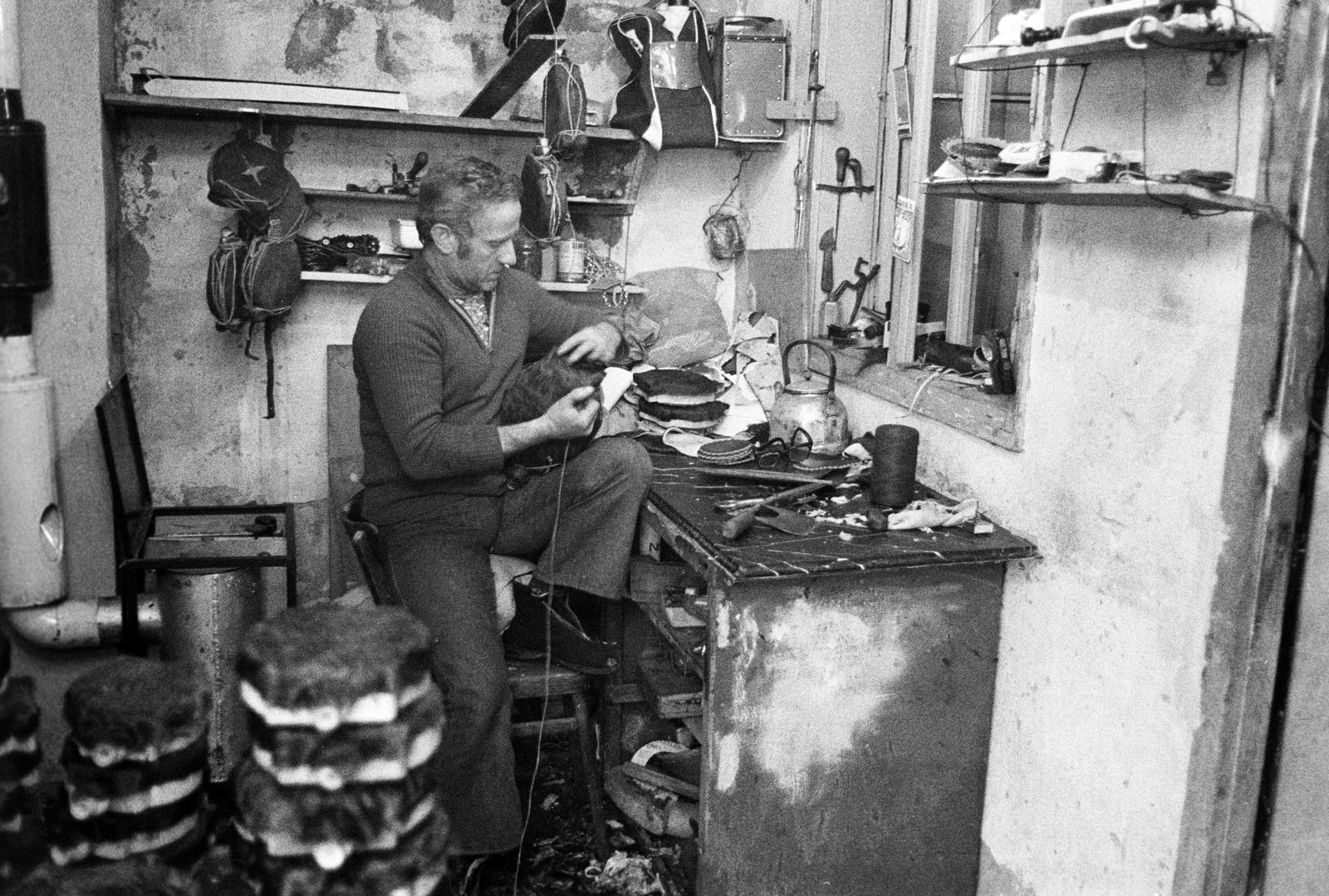 1981, Szebeni András, kihalt mesterség, műhely, bőrdíszműves, Fortepan #304048