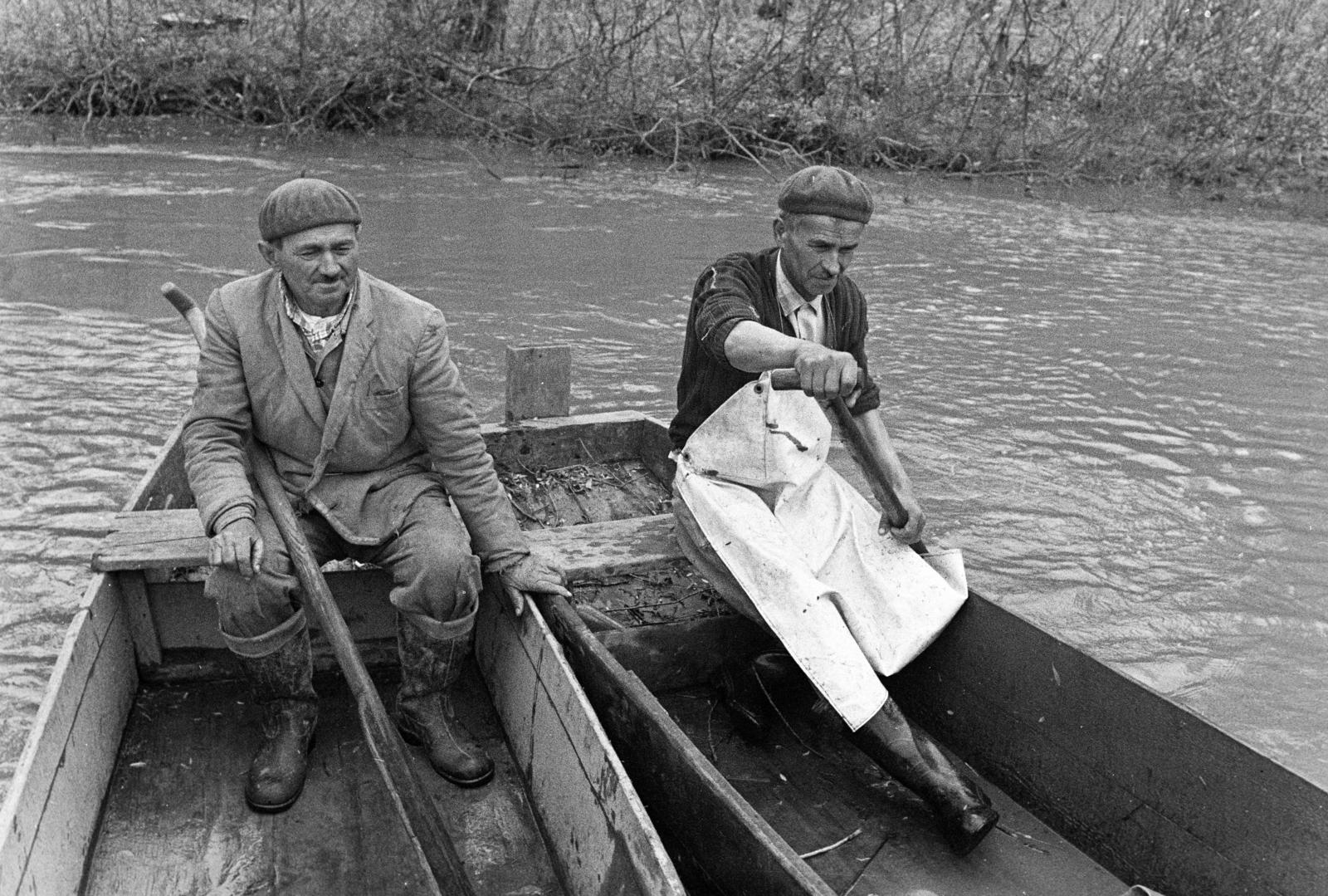1981, Szebeni András, barge, man, fishing, Fortepan #304061