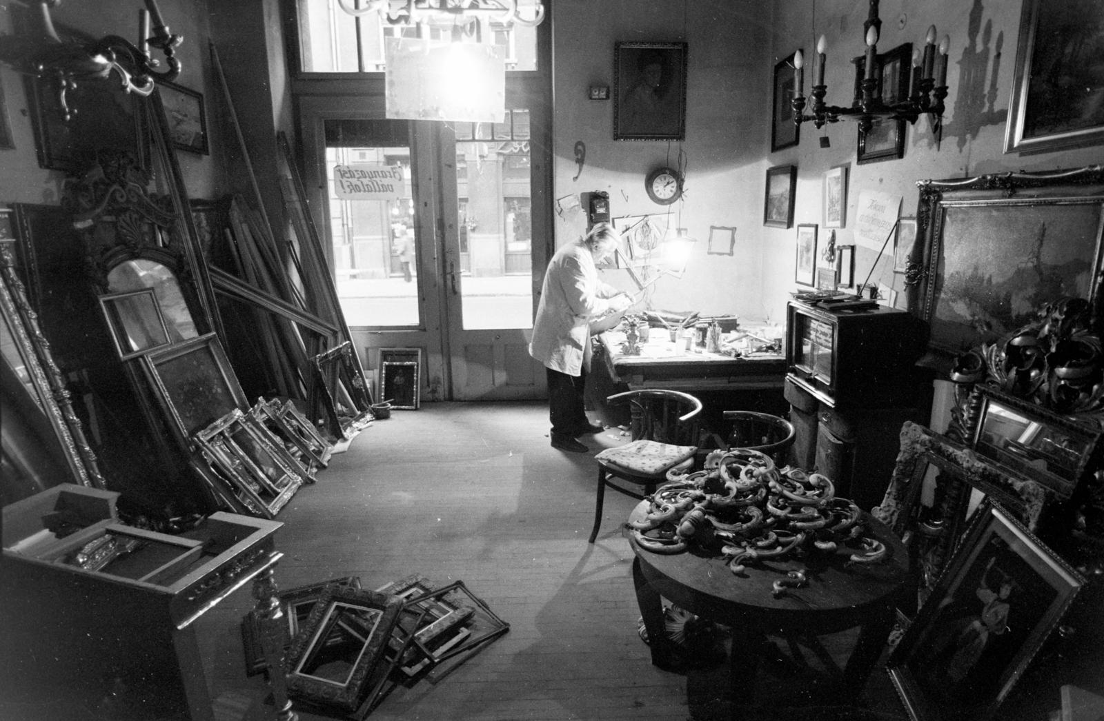 1981, Szebeni András, műhely, kisiparos, képkeretező, Fortepan #304085