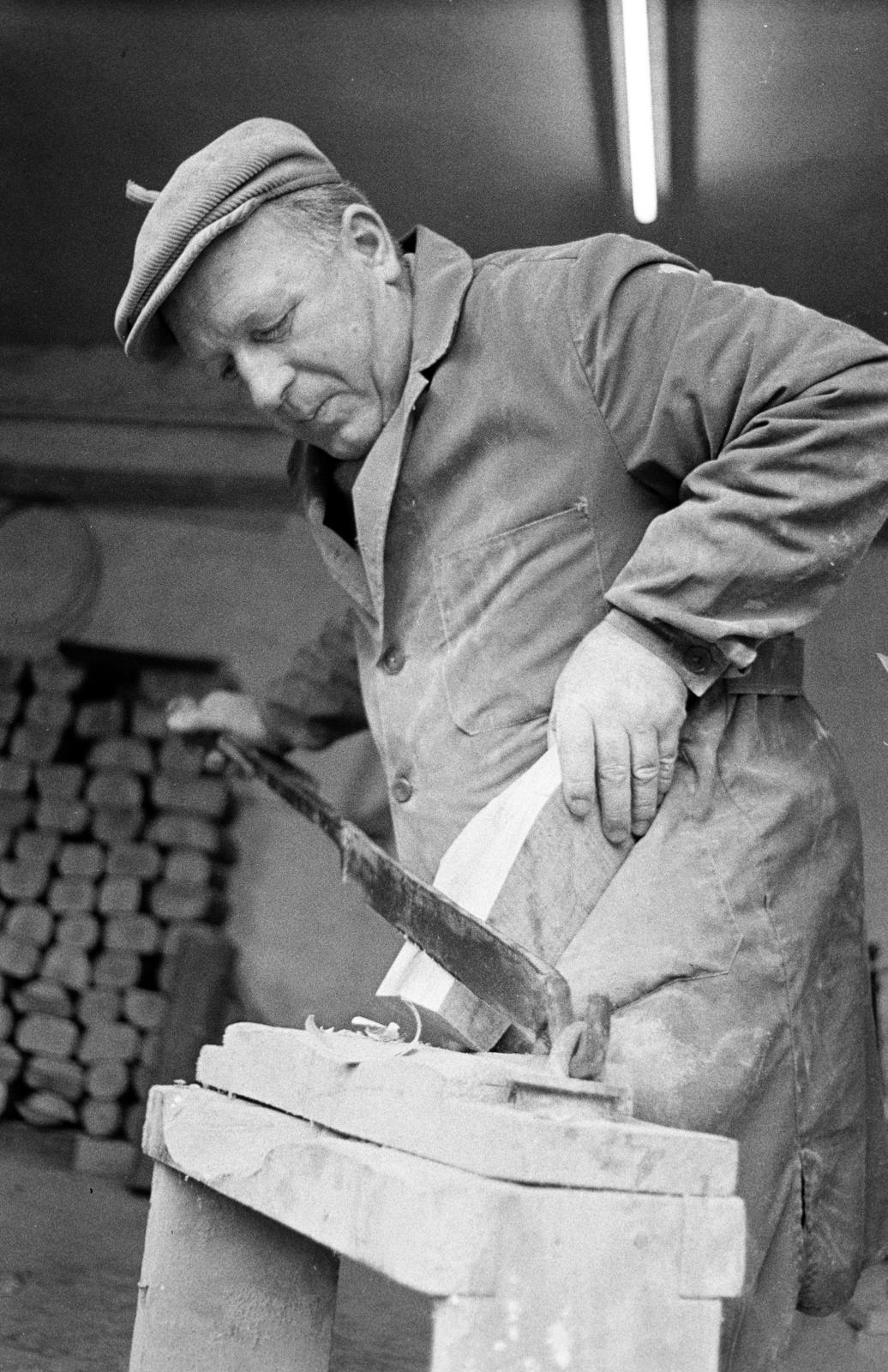 Hungary, Pápa, Berta Kálmán kaptafa készítő mester., 1974, Szebeni András, tool, tradie, Fortepan #304093