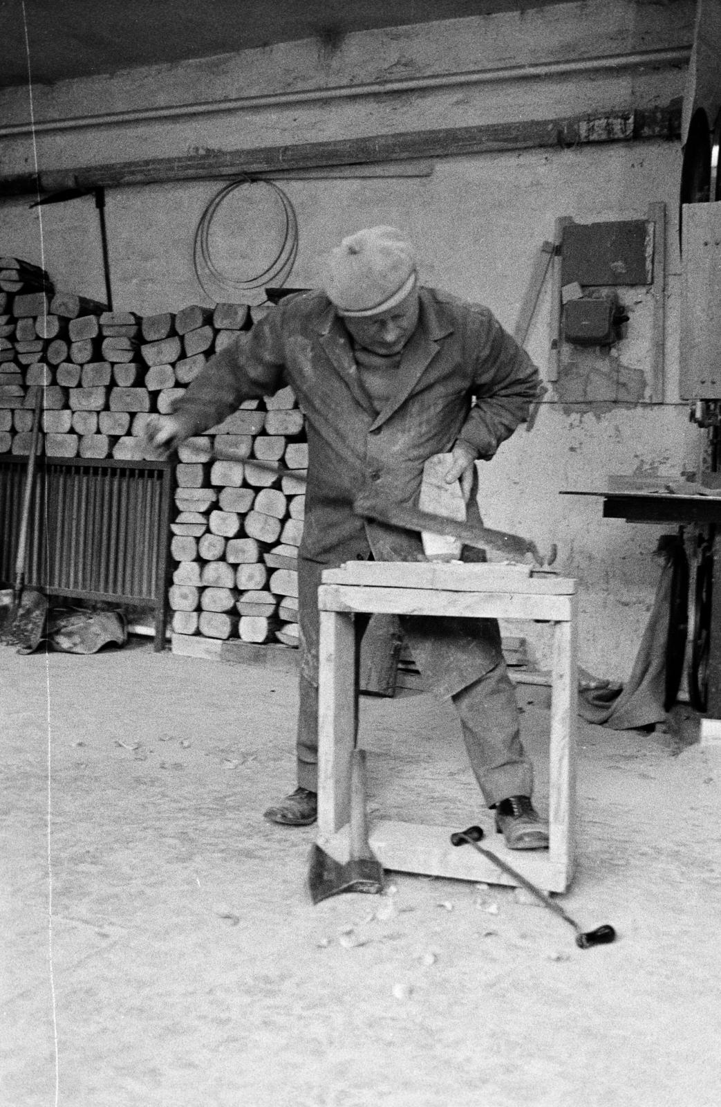 Hungary, Pápa, Berta Kálmán kaptafa készítő mester., 1974, Szebeni András, tool, Fortepan #304094