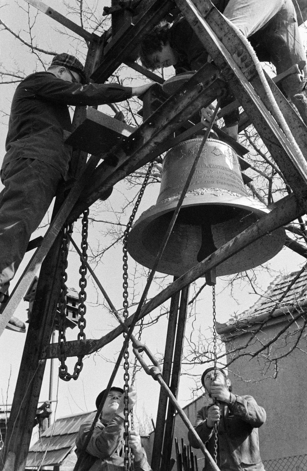 Magyarország, Őrbottyán, Gombos Lajos harangöntő mester műhelye., 1975, Szebeni András, Fortepan #304130