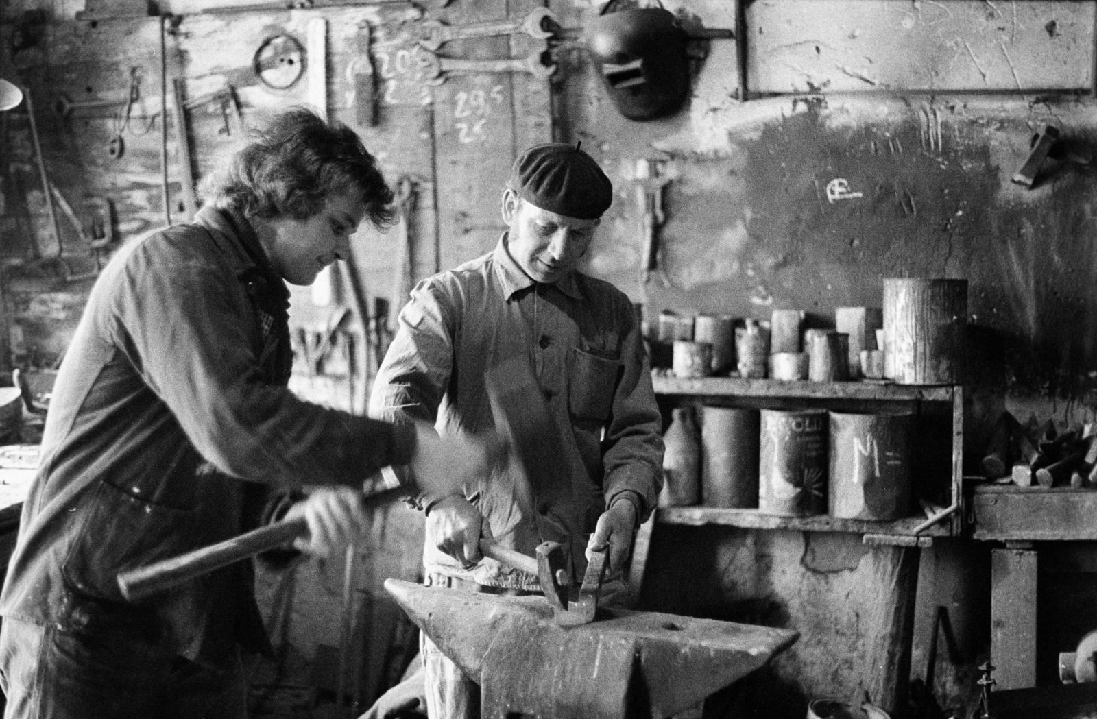 Magyarország, 1981, Szebeni András, bemozdulás, kovácsműhely, Fortepan #304134