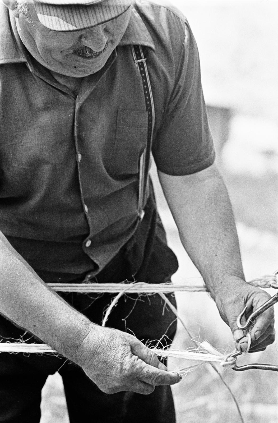 Magyarország, Tapolca, kötélgyártó / kötélverő., 1975, Szebeni András, kötélgyártó, Fortepan #304143