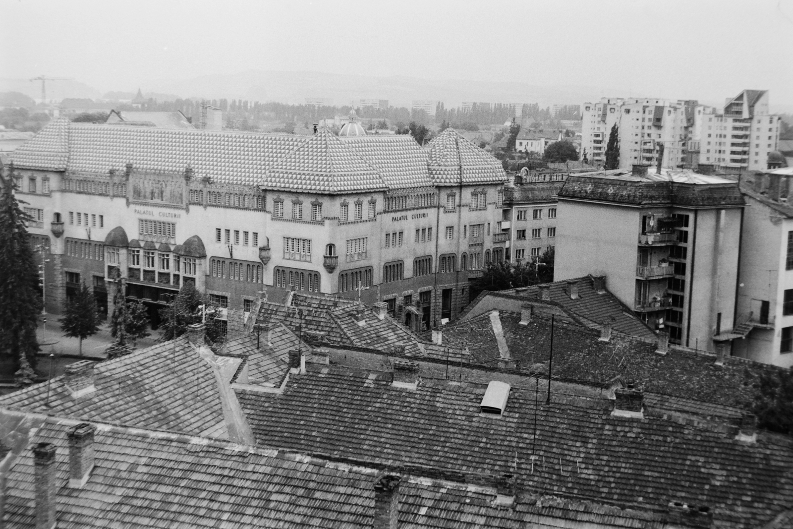 Románia,Erdély, Marosvásárhely, látkép, balról a Kultúrpalota., 1985, Németh Tamás, szecesszió, Komor Marcell-terv, Art Nouveau, Jakab Dezső-terv, Fortepan #30424