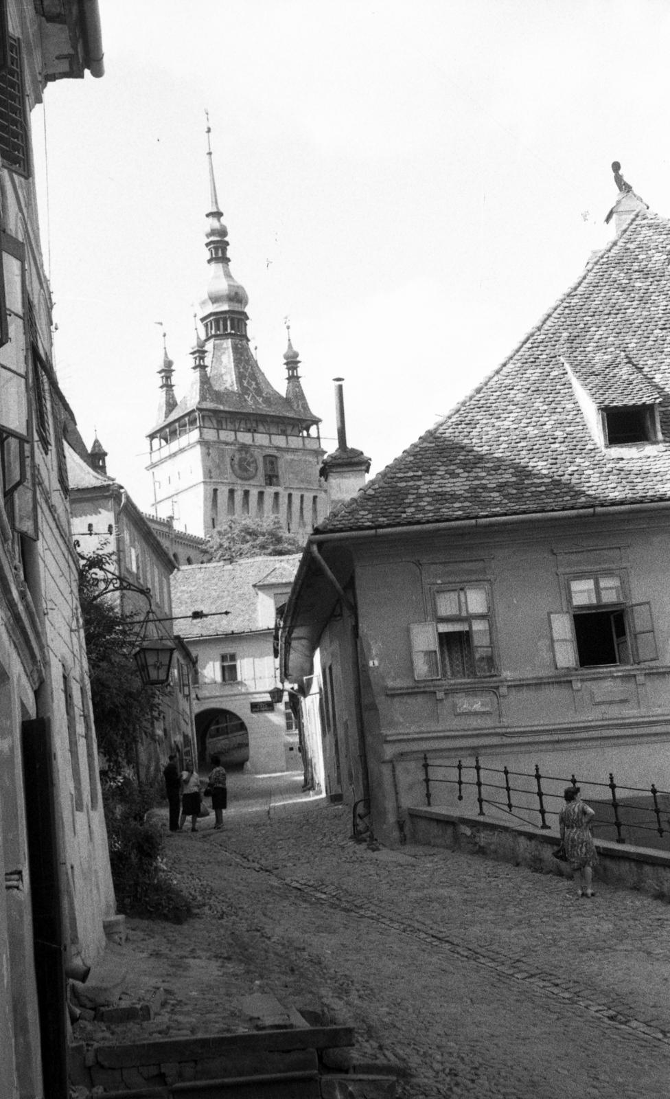 Romania,Transylvania, Sighişoara, Strada Turnului, háttérben az Óratorony., 1975, Beszeda László Zoltán, Fortepan #304249