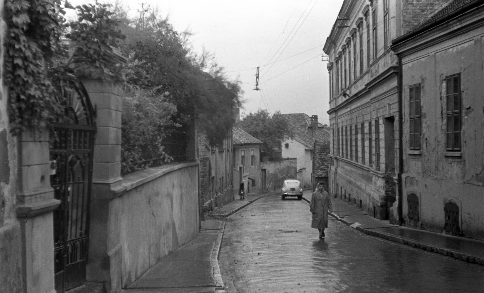 Hungary, Pécs, Papnövelde utca, balra a 29-es számú ház kapuja., 1960, Beszeda László Zoltán, Fortepan #304283
