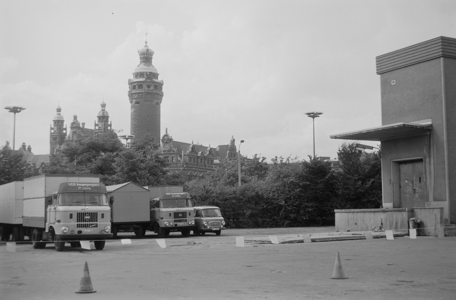 Germany, Leipzig, szemben az Új városháza épülete., 1976, Németh Tamás, German brand, commercial vehicle, IFA-brand, historicism, GDR, public building, Hugo Licht-design, Fortepan #30429