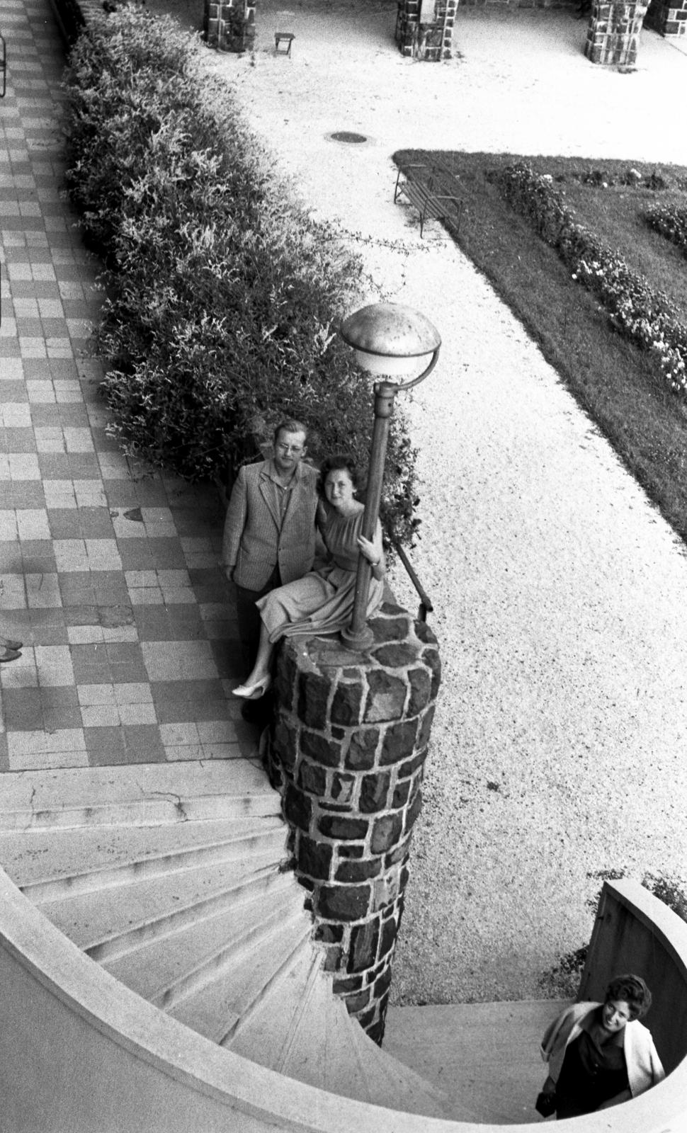 Magyarország, Galyatető, Mátraszentimre, Nagyszálló., 1960, Beszeda László Zoltán, falon ülni, Fortepan #304297