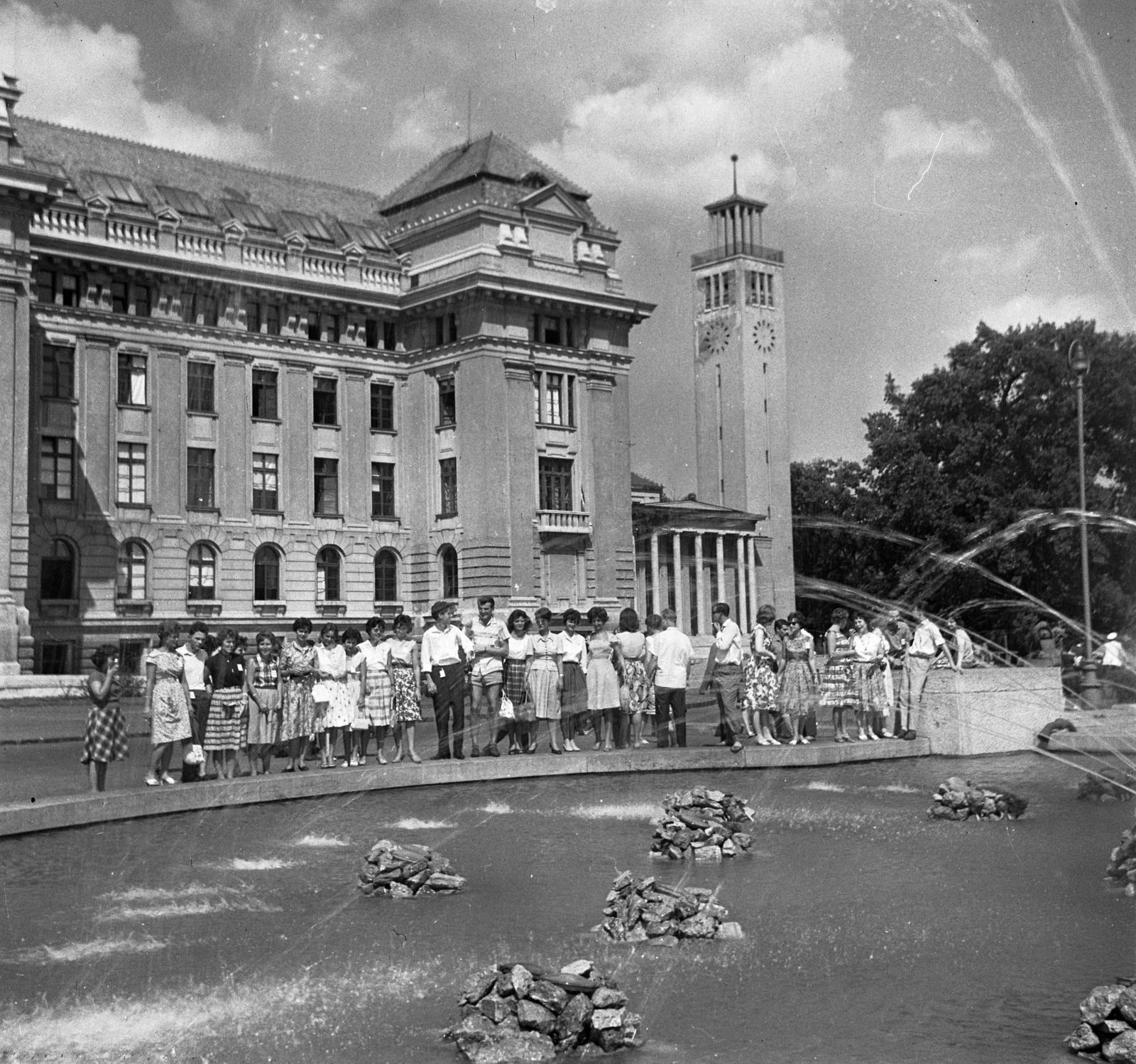 1963, Bán Tamás, fountain, steeple, youth, summer dresses, Fortepan #304384