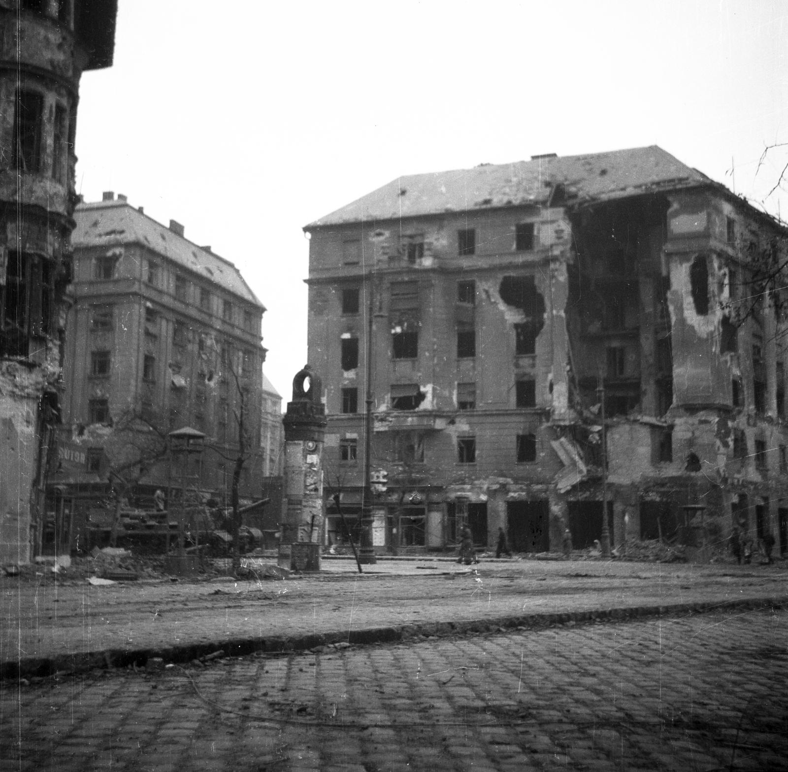 Hungary, Üllői út, szemben a József körút sarkán álló ház, ettől balra a Corvin (Kisfaludy) köz látható., 1956, Bán Tamás, revolution, damaged building, Fortepan #304388