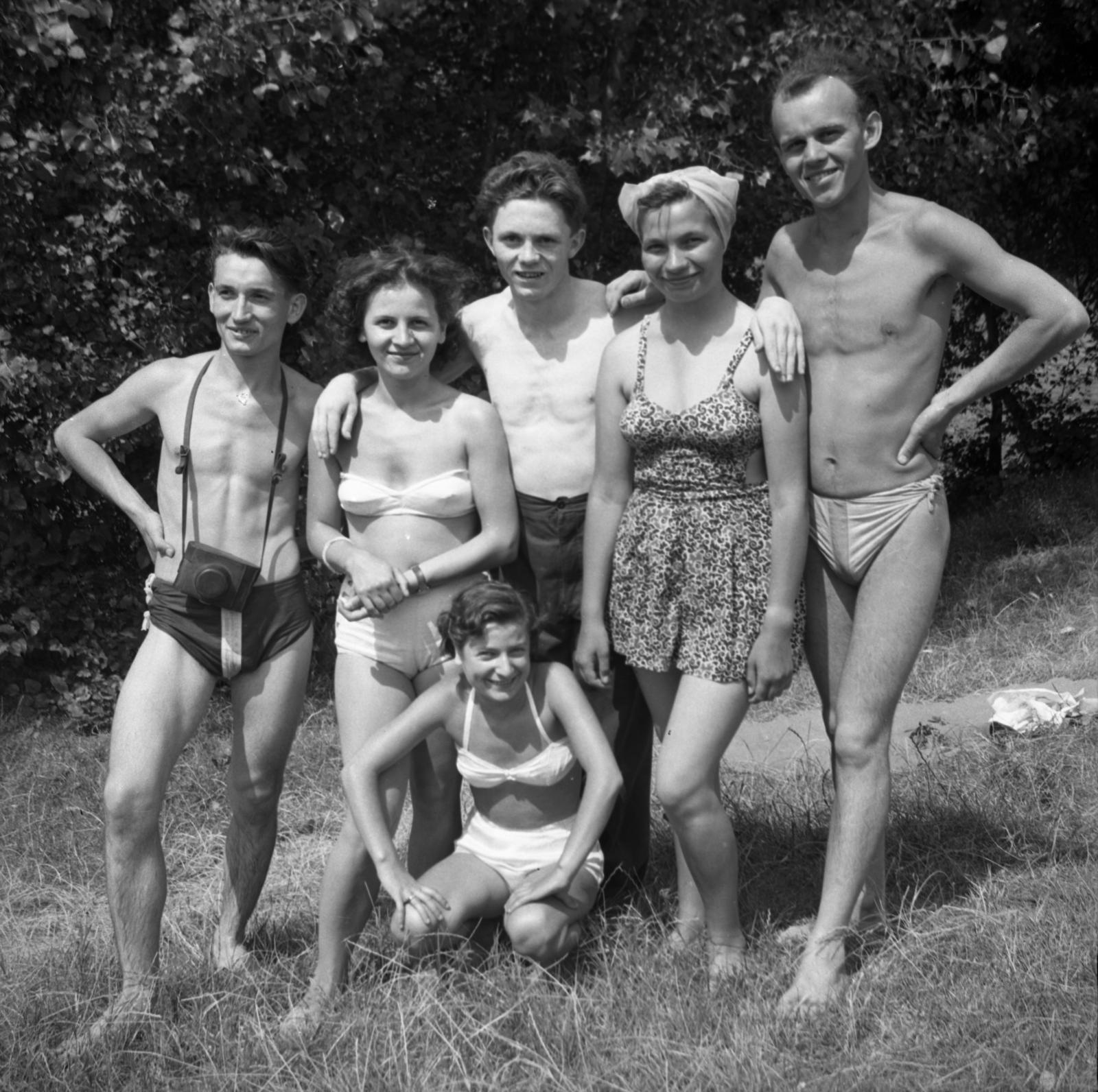 1958, Bán Tamás, fényképezőgép, csoportkép, fürdőruha, Fortepan #304410
