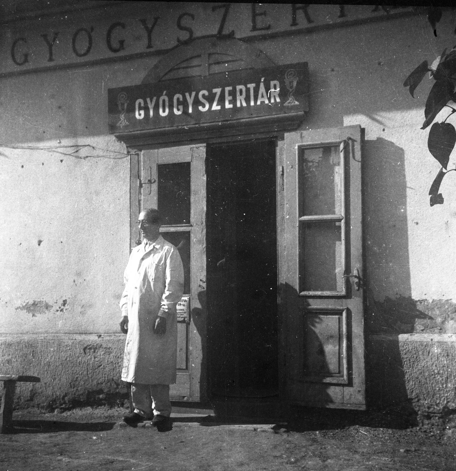 1955, Bán Tamás, pharmacist, pharmacy, Fortepan #304434