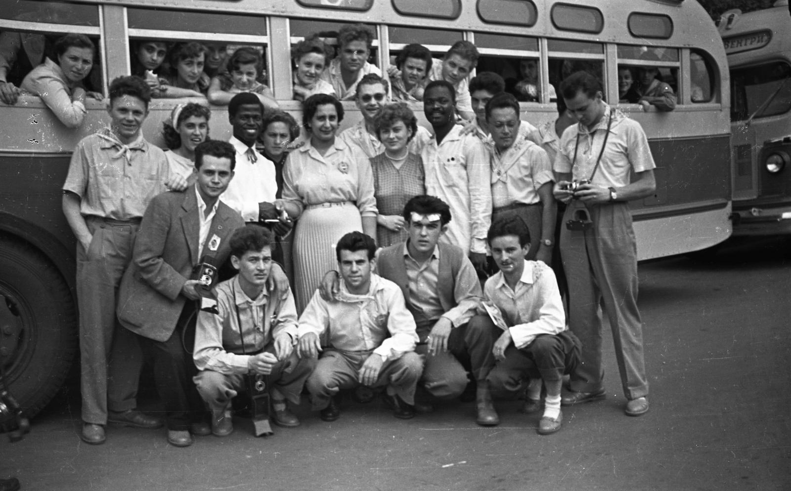 1962, Bán Tamás, african-american, camera, youth, tableau, leaning out of the window, bus, Fortepan #304450