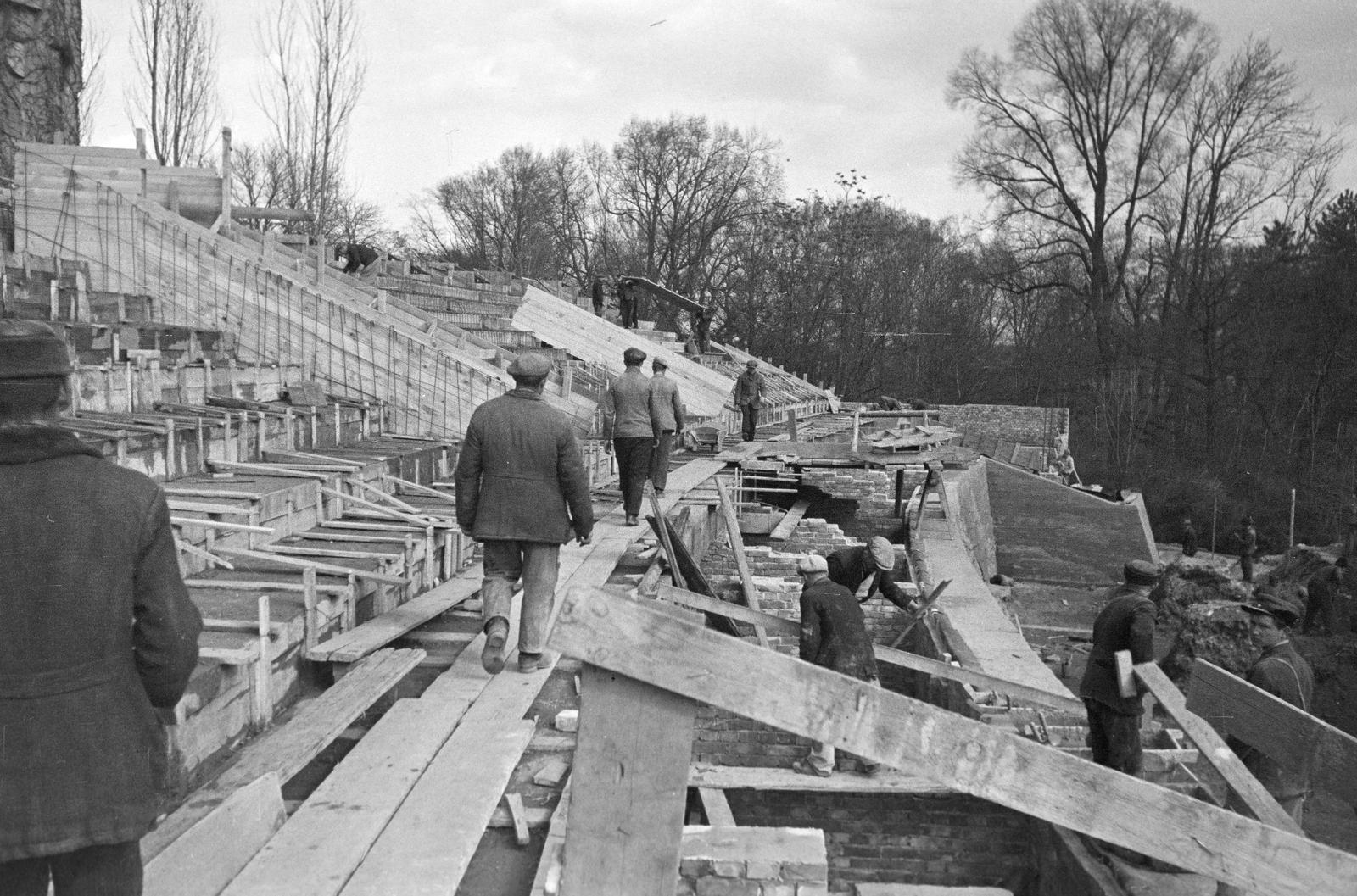 Magyarország, Margitsziget, Budapest, a Margitszigeti Szabadtéri Színpad építése., 1938, Inkey Tibor, deszka, építkezés, Fortepan #304467