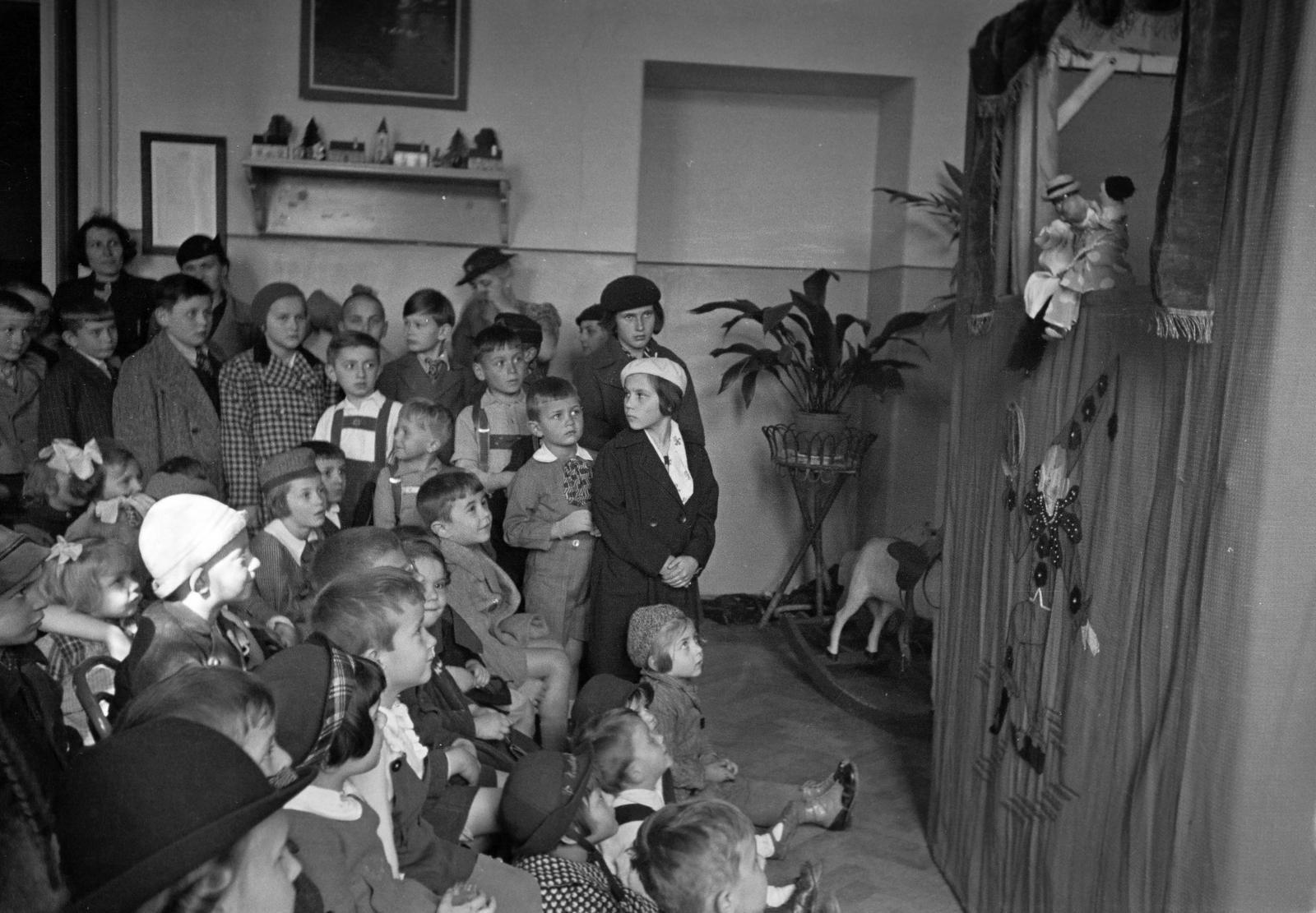 1938, Inkey Tibor, Best of, puppet-show, audience, Fortepan #304472