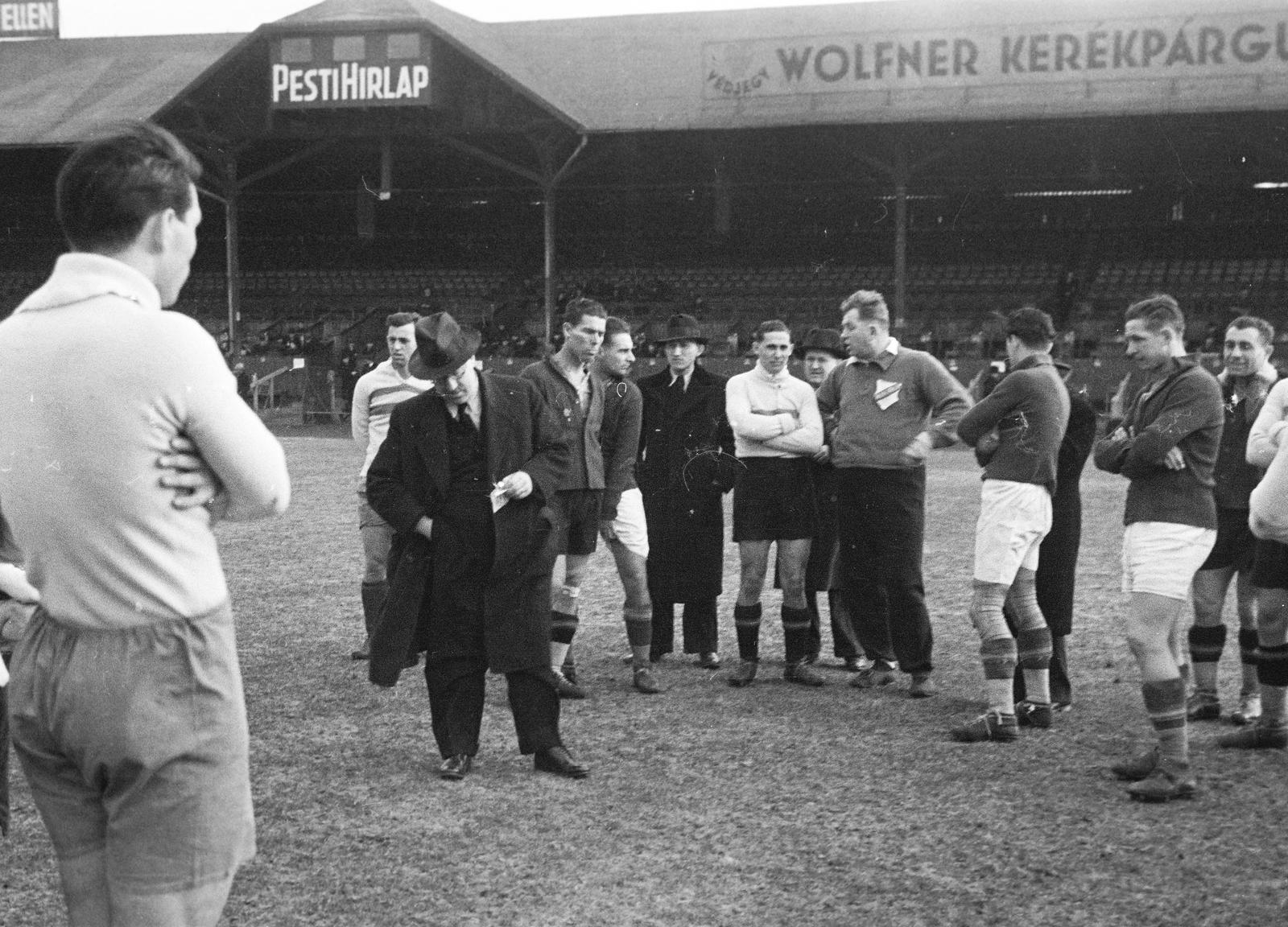 Hungary, Budapest VIII., Hungária körút, MTK pálya, háttérben a nagytribün., 1938, Inkey Tibor, football, Budapest, Fortepan #304480