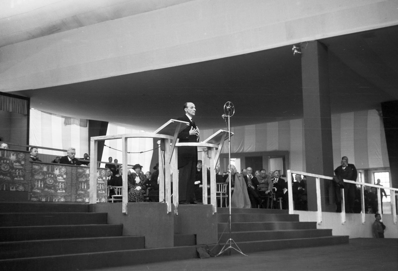 Hungary, Budapest XIV., az eucharisztikus világkongresszus ünnepségeinek egyik helyszíne, az ünnepi csarnok az átalakított Iparcsarnokban., 1938, Inkey Tibor, Budapest, Fortepan #304570