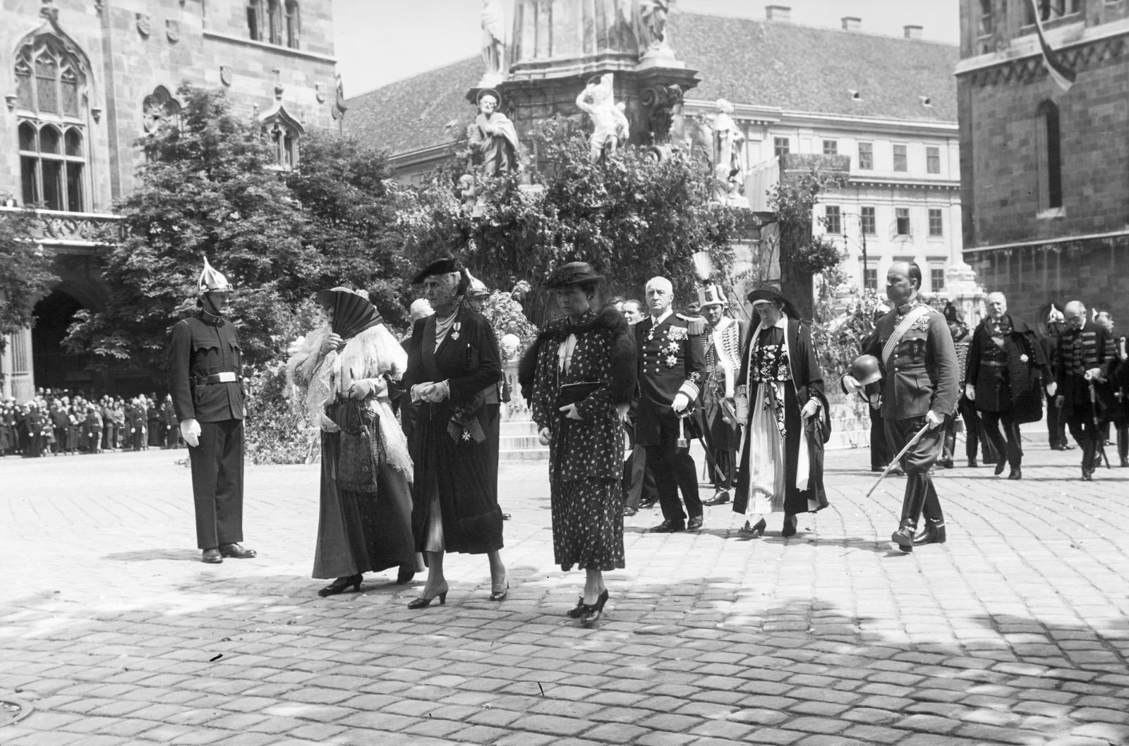 1940, Inkey Tibor, kitüntetés, szentháromság szobor, híres ember, tiszt, hölgy, Fortepan #304623