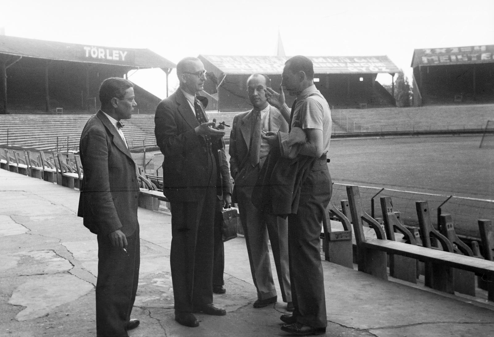 1939, Inkey Tibor, Törley-brand, talks, Fortepan #304635