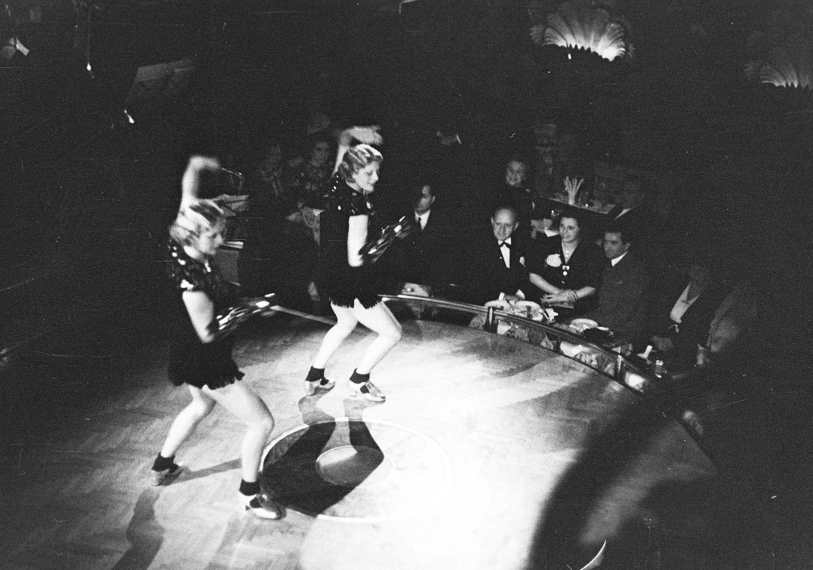 Hungary, Budapest VI., Nagymező utca 20., a felvétel az Arizona mulatóban készült., 1937, Inkey Tibor, revue, Budapest, Fortepan #304652