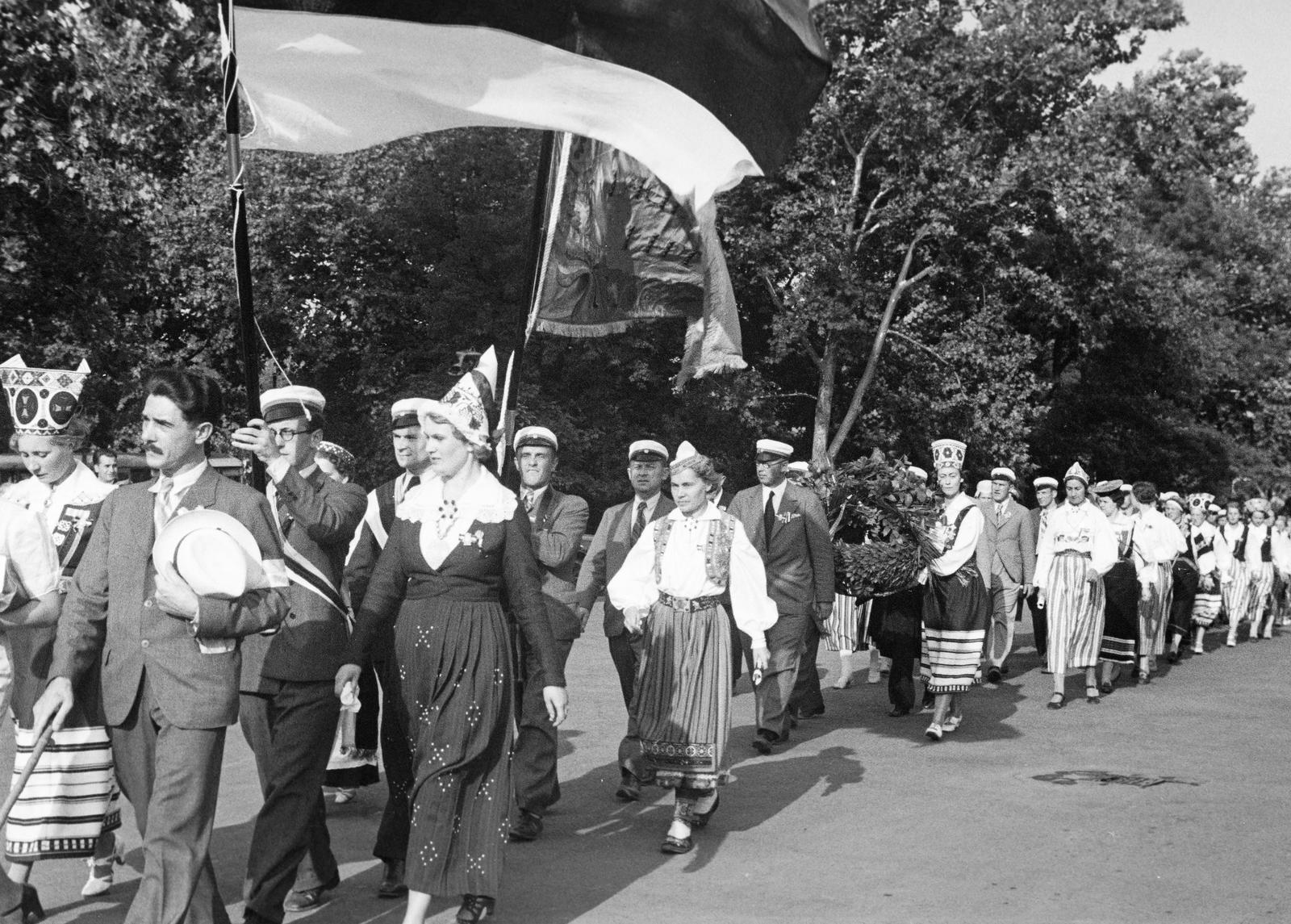 1940, Inkey Tibor, folk costume, march, Fortepan #304726