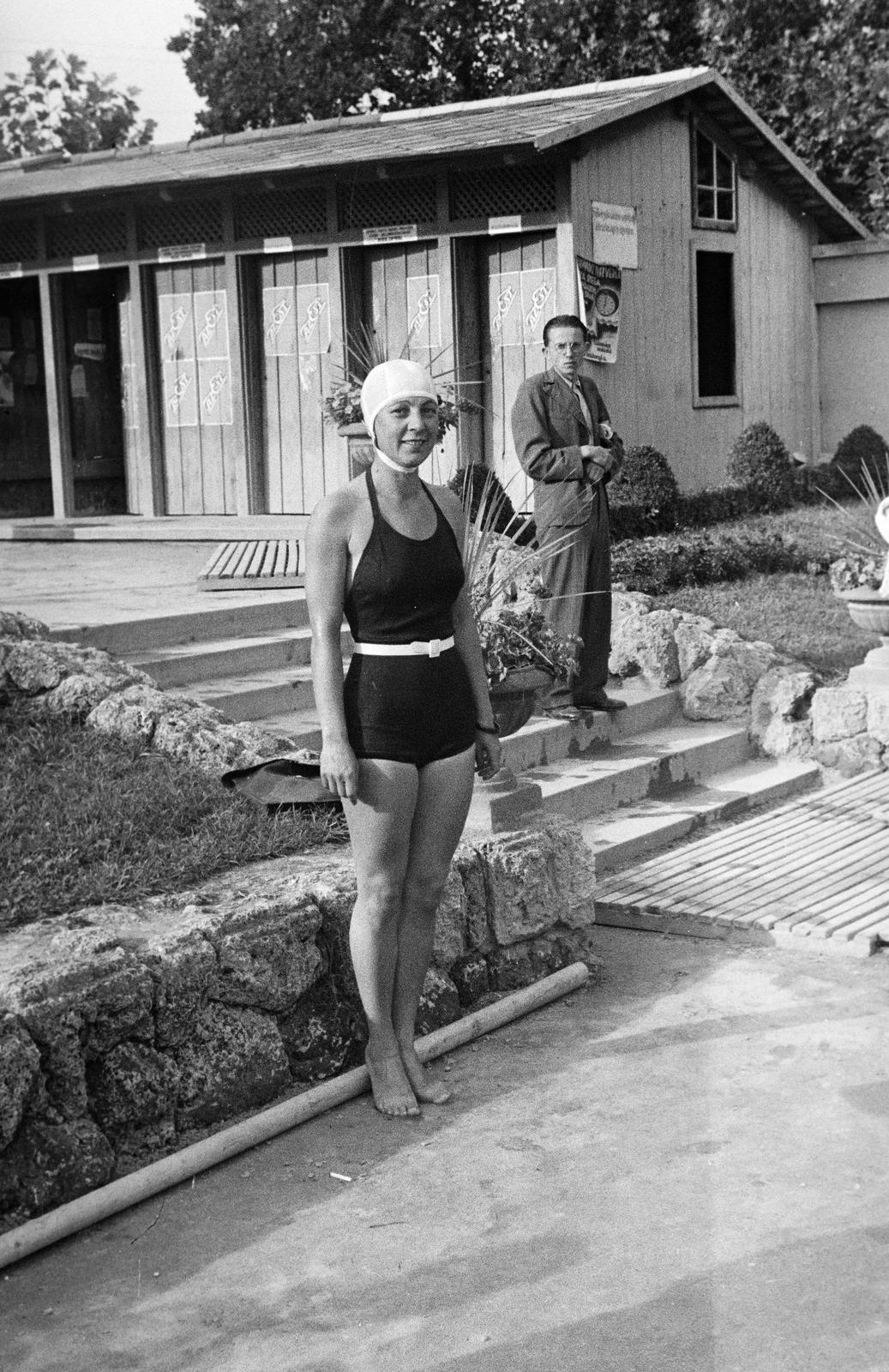 Magyarország, Eger, városi strand., 1937, Inkey Tibor, öltözőkabin, fürdősapka, fürdőruha, Fortepan #304749