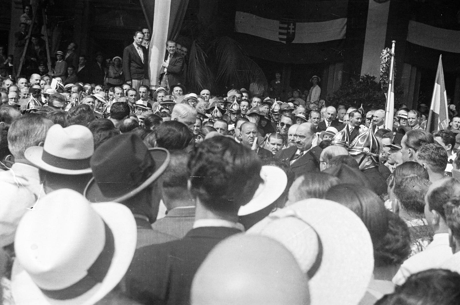 1936, Inkey Tibor, bámészkodás, tömeg, Kossuth címer, Fortepan #304876