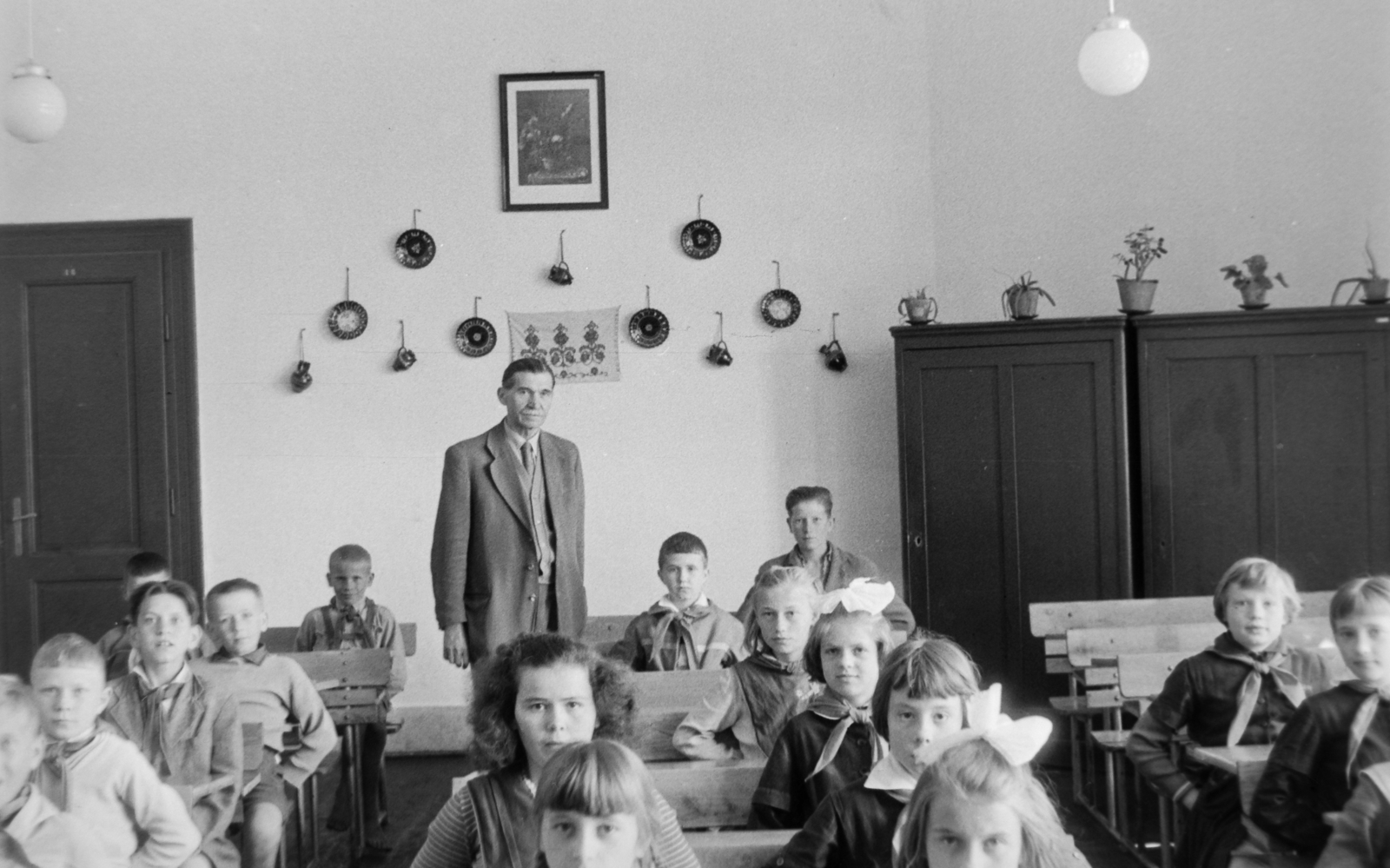 Hungary, 1961, Németh Tamás, school, class photo, tableau, bench, teacher, Fortepan #30490