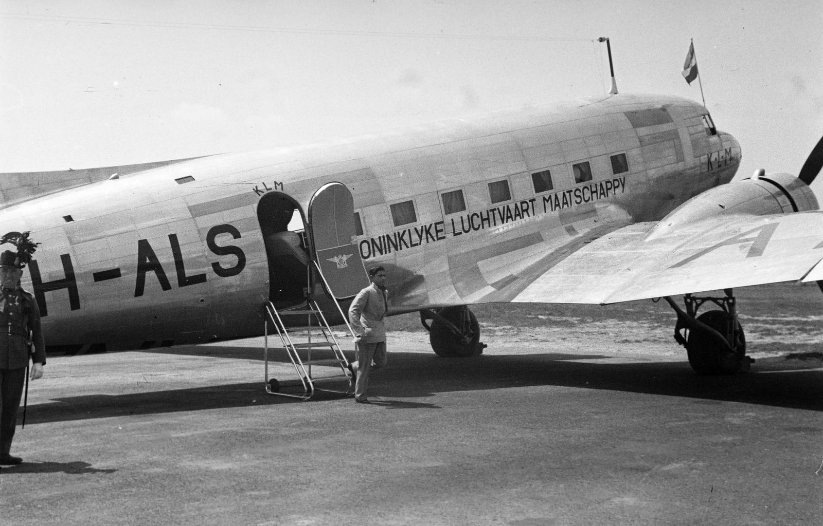 1937, Inkey Tibor, Douglas-brand, aircraft steps, airplane, KLM Royal Dutch Airlines, Fortepan #304942