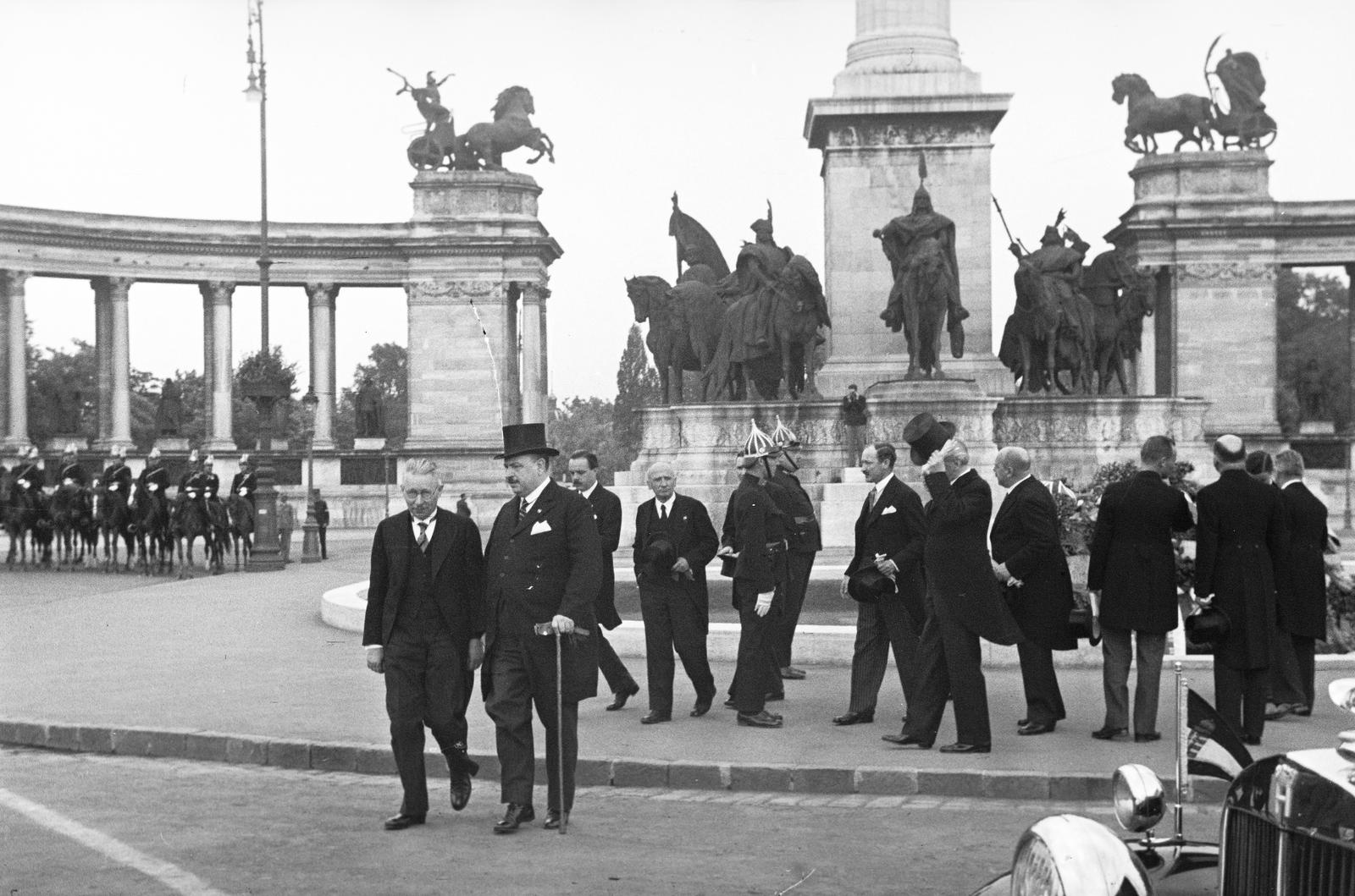 Hungary, Budapest XIV., Hősök tere, Wojciech Świętosławski lengyel kultuszminiszter és Hóman Bálint. A felvétel 1937. június 3-án készült., 1937, Inkey Tibor, Budapest, Fortepan #304956