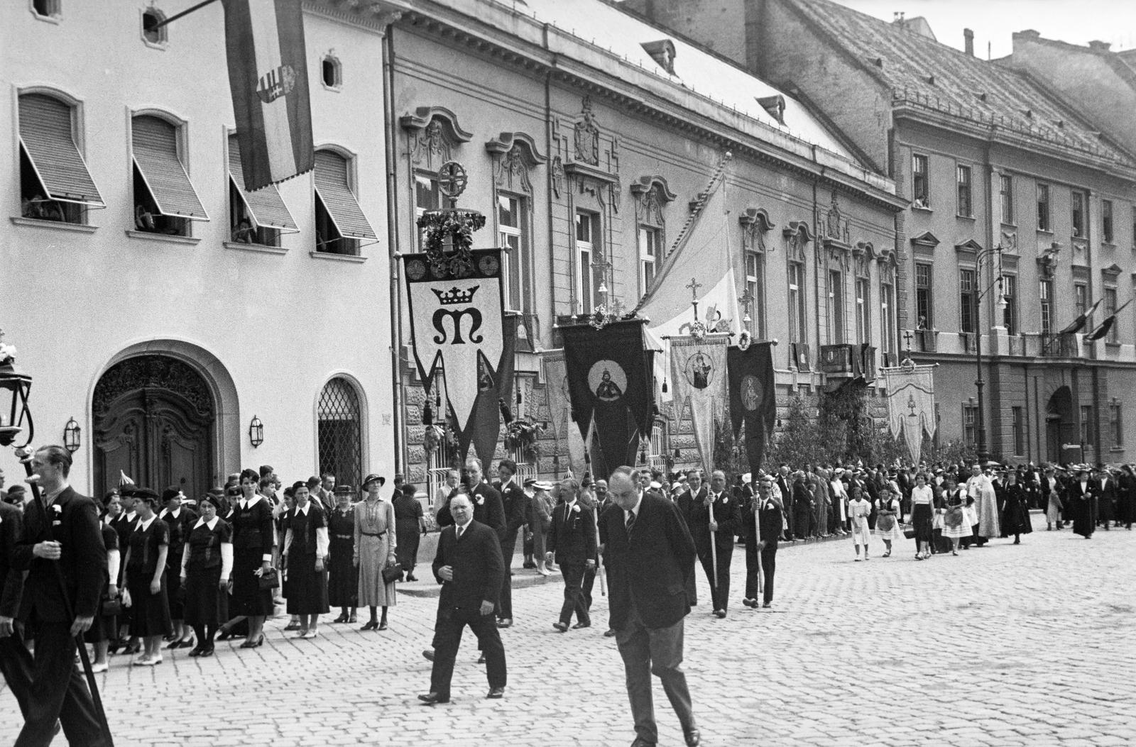 1936, Inkey Tibor, felvonulás, hordozás, egyházi zászló, Fortepan #304964