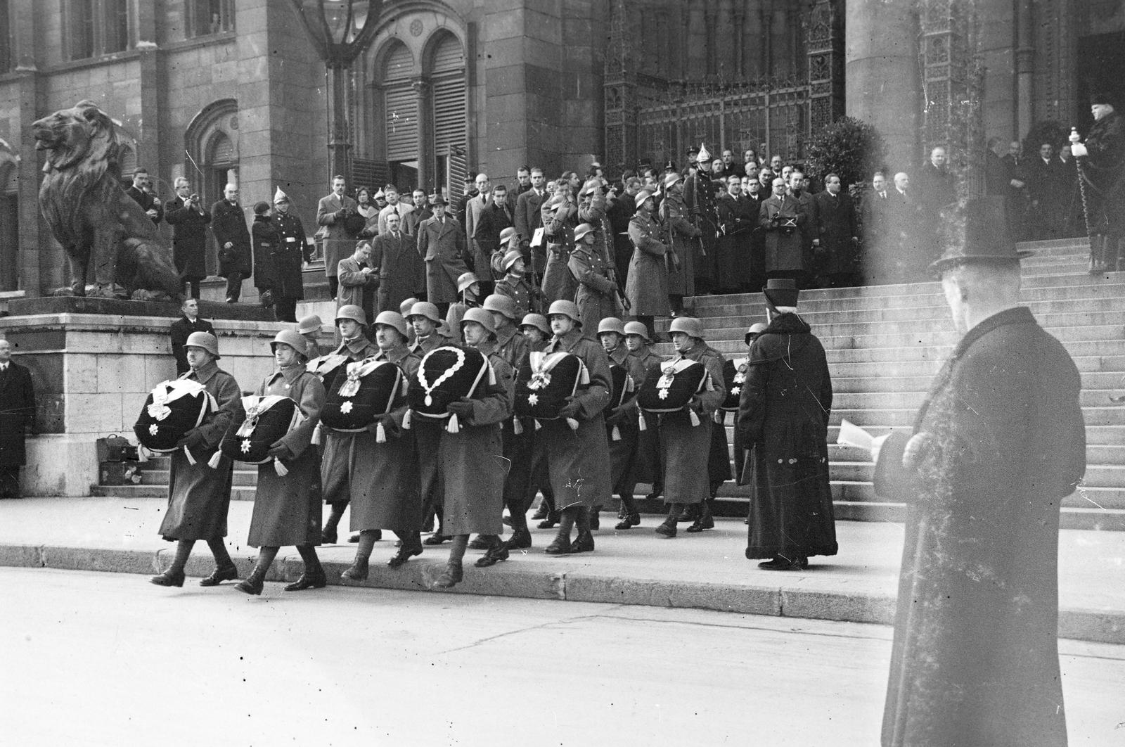 1936, Inkey Tibor, hordozás, temetés, kitüntetés, Fortepan #304980