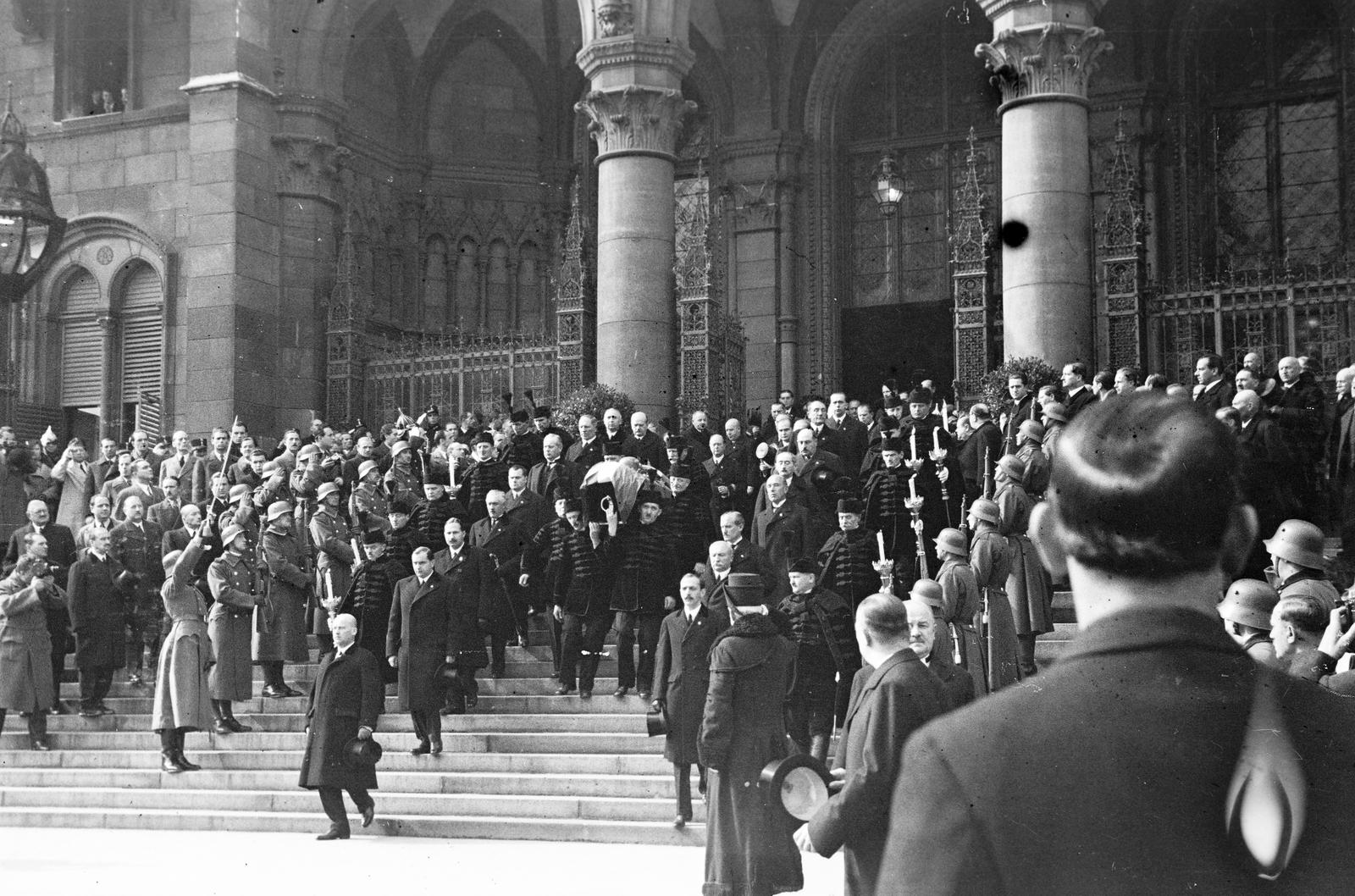 1936, Inkey Tibor, hat in hand, Fortepan #304983