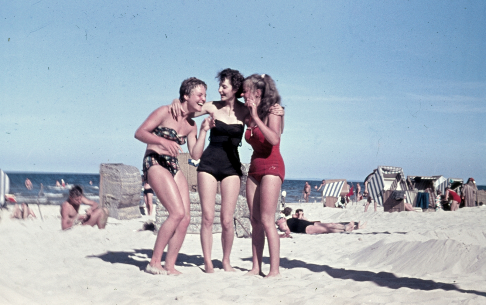 1960, Wein Sarolta, bathing suit, colorful, sea shore, windbreak cab, three people, Fortepan #30508