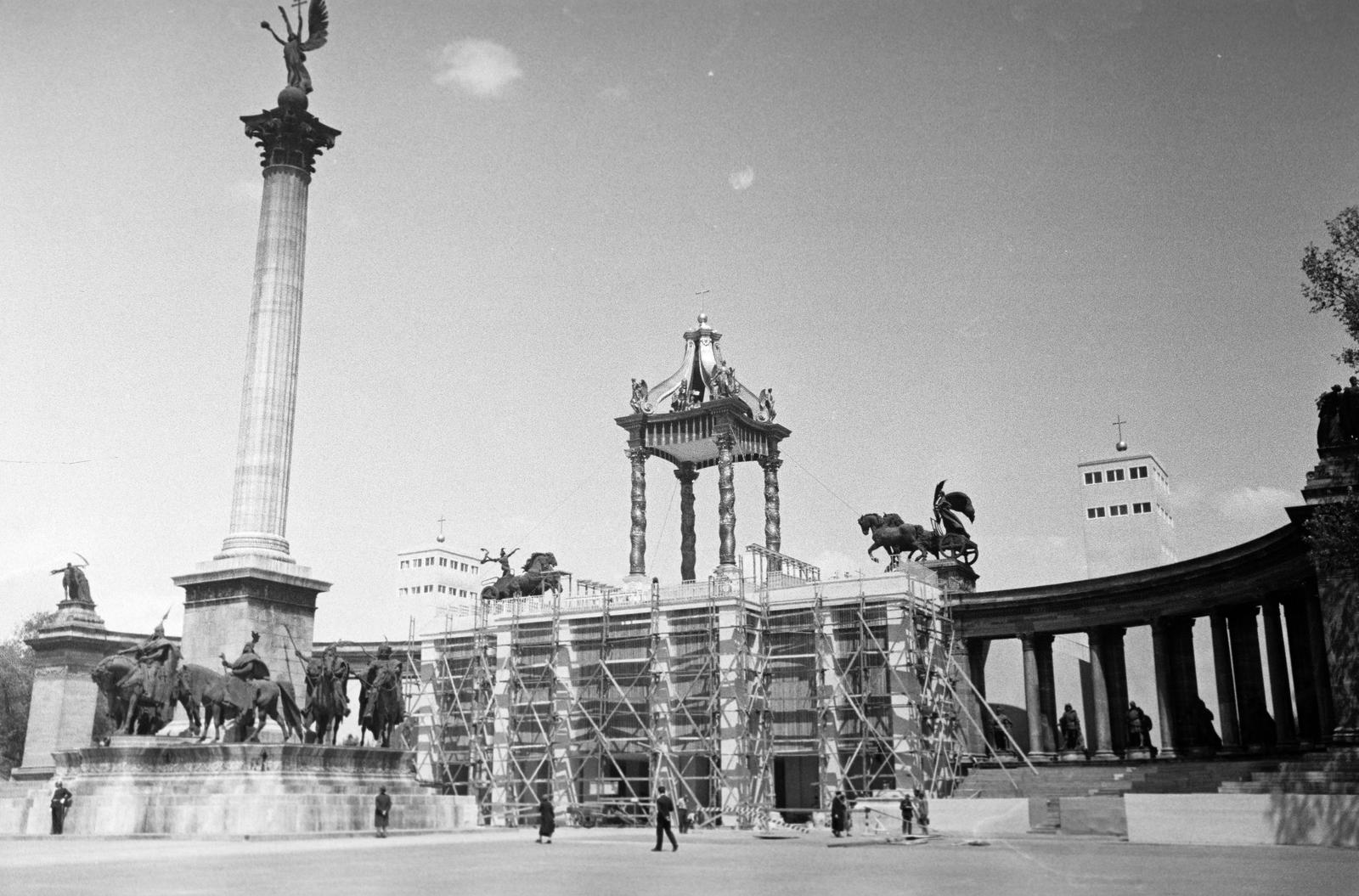 Hungary, Budapest XIV., Hősök tere, Millenniumi emlékmű. Az Eucharisztikus Világkongresszus előkészületei., 1938, Inkey Tibor, construction, scaffolding, Eucharist, Budapest, Fortepan #305087