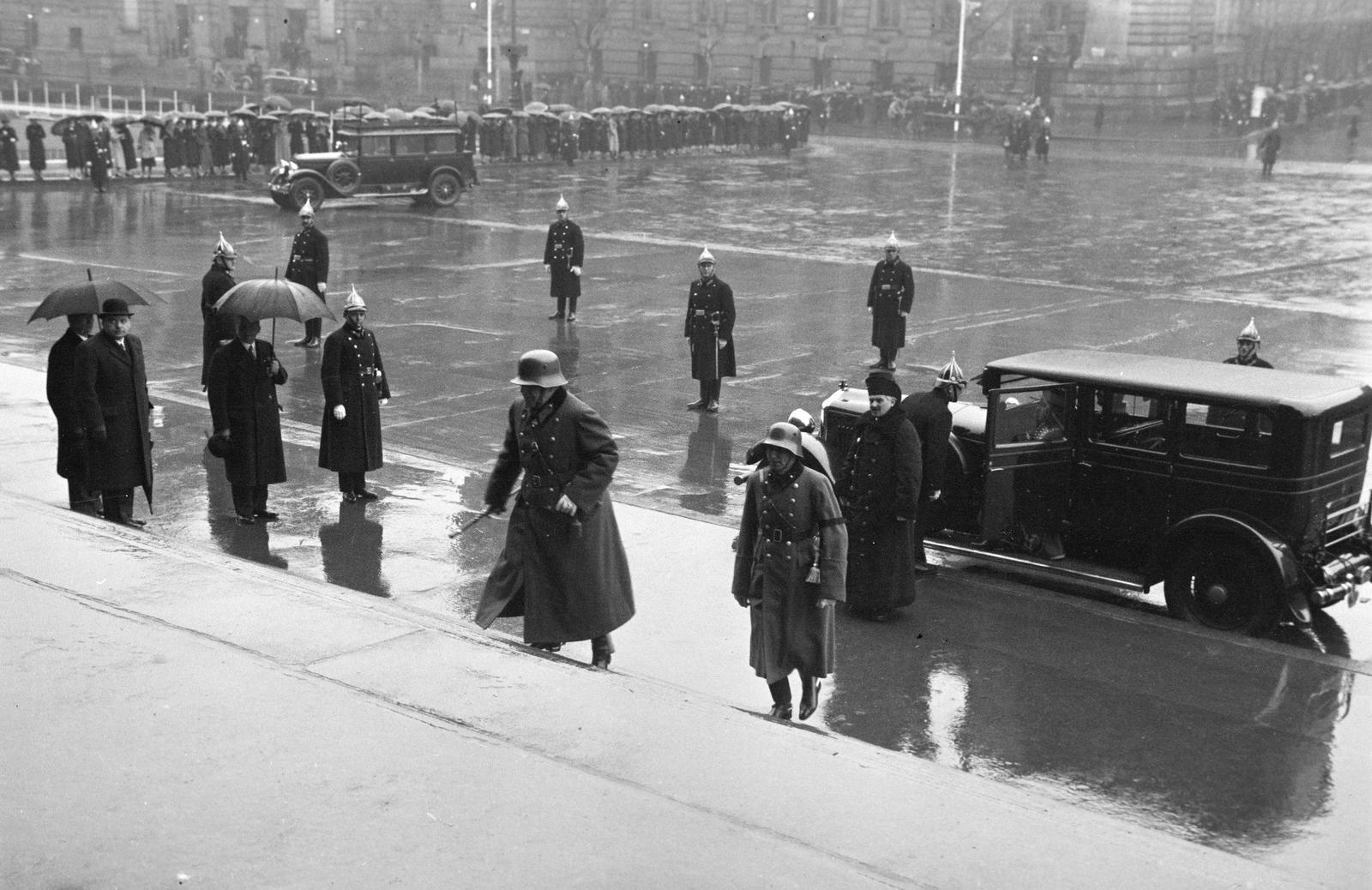 1937, Inkey Tibor, esernyő, rohamsisak, pickelhaube, Fortepan #305118