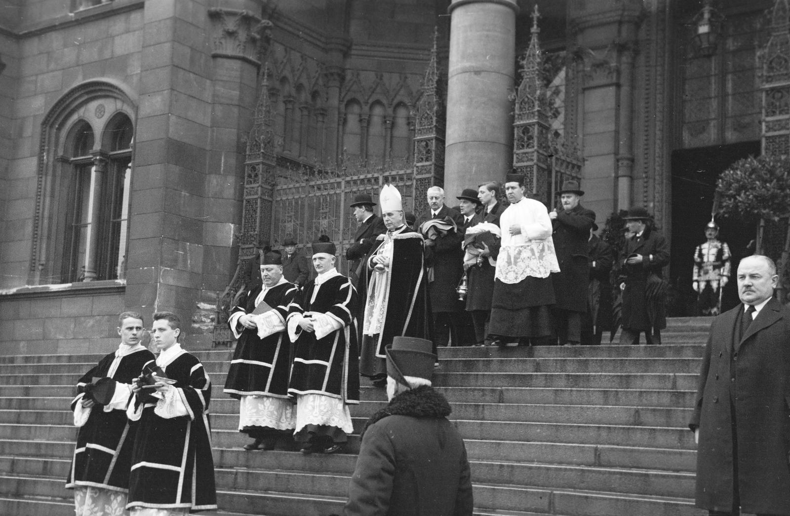 1937, Inkey Tibor, menet, pap, egyházi méltóság, Fortepan #305122