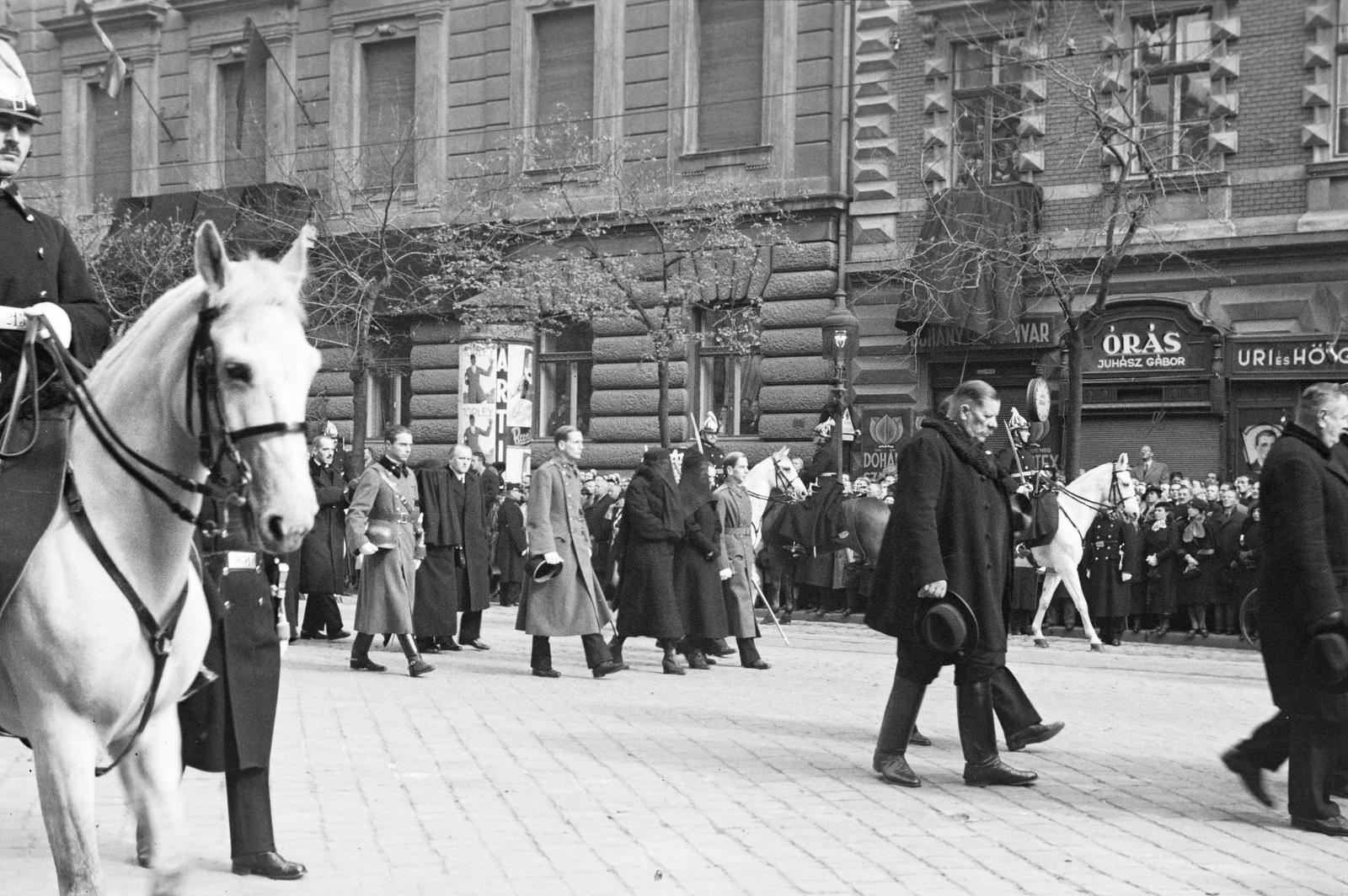 1937, Inkey Tibor, hat in hand, funeral procession, Fortepan #305138