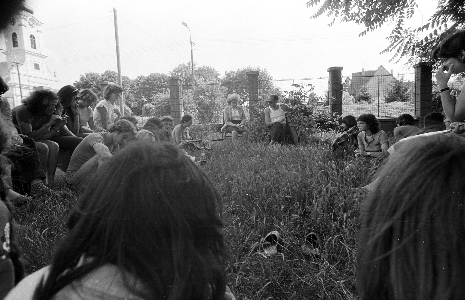 Magyarország, Hajós, JATE tábor, balra a katolikus templom., 1980, Jankó Attila, Fortepan #30543