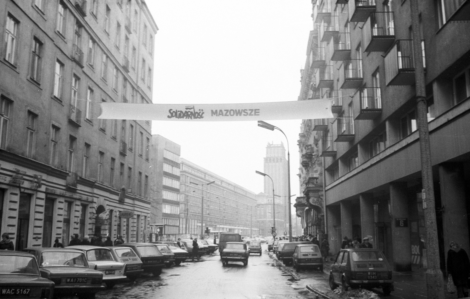 Poland, Warsaw, ulica Szpitalna, a Szolidaritás szakszervezet irodájának közelében. Háttérben a Prudential biztosító épületének tornya., 1981, Jankó Attila, high-rise building, modern architecture, Solidarity Union, Marcin Weinfeld-design, Stefan Bryła-design, Fortepan #30575