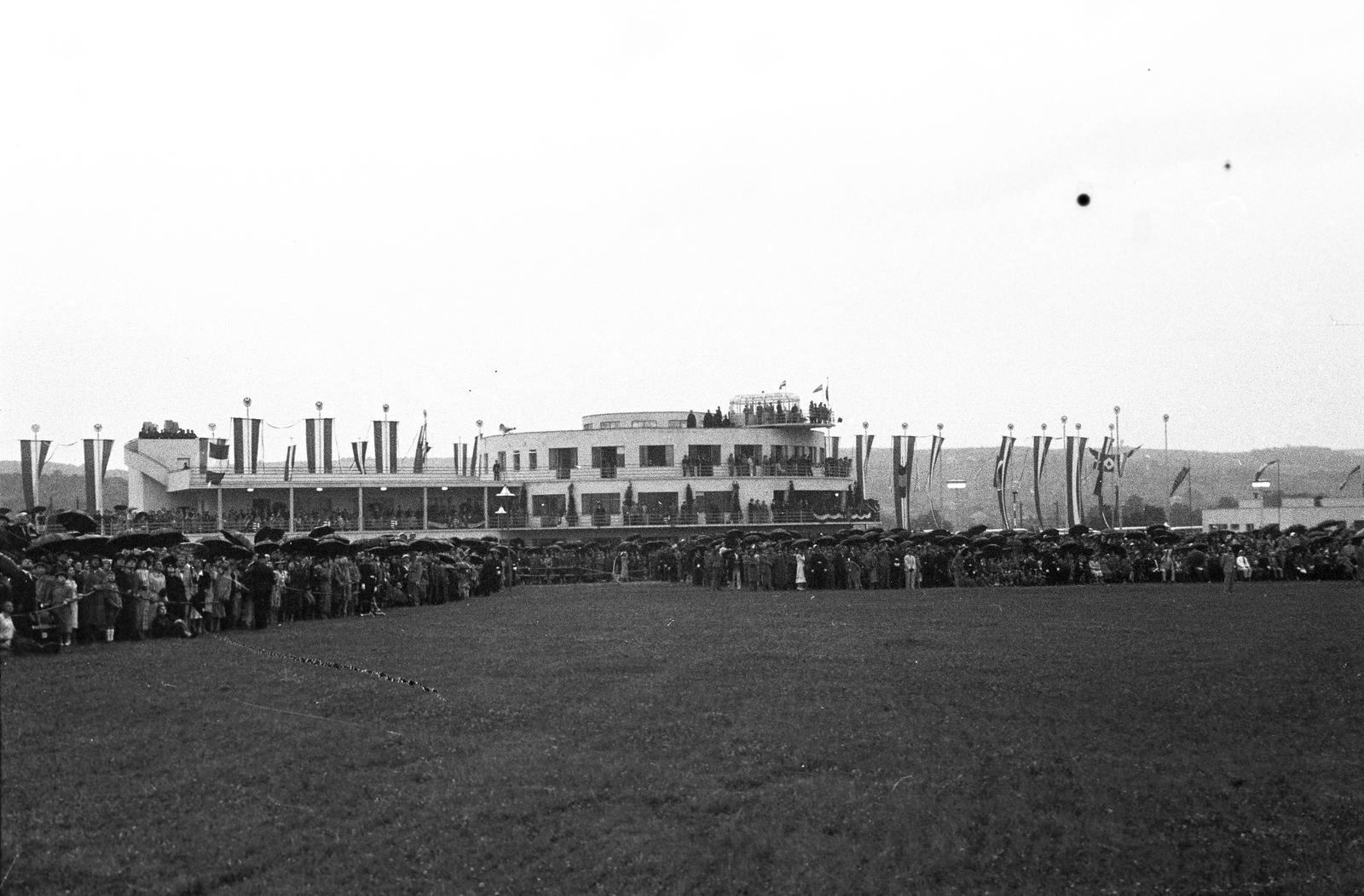 Magyarország, Budaörsi repülőtér, Budapest XI., a felvétel a repülőtér ünnepélyes átadása napján, 1937. június 20-án készült., 1937, Inkey Tibor, repülőtér, Budapest, Fortepan #306078