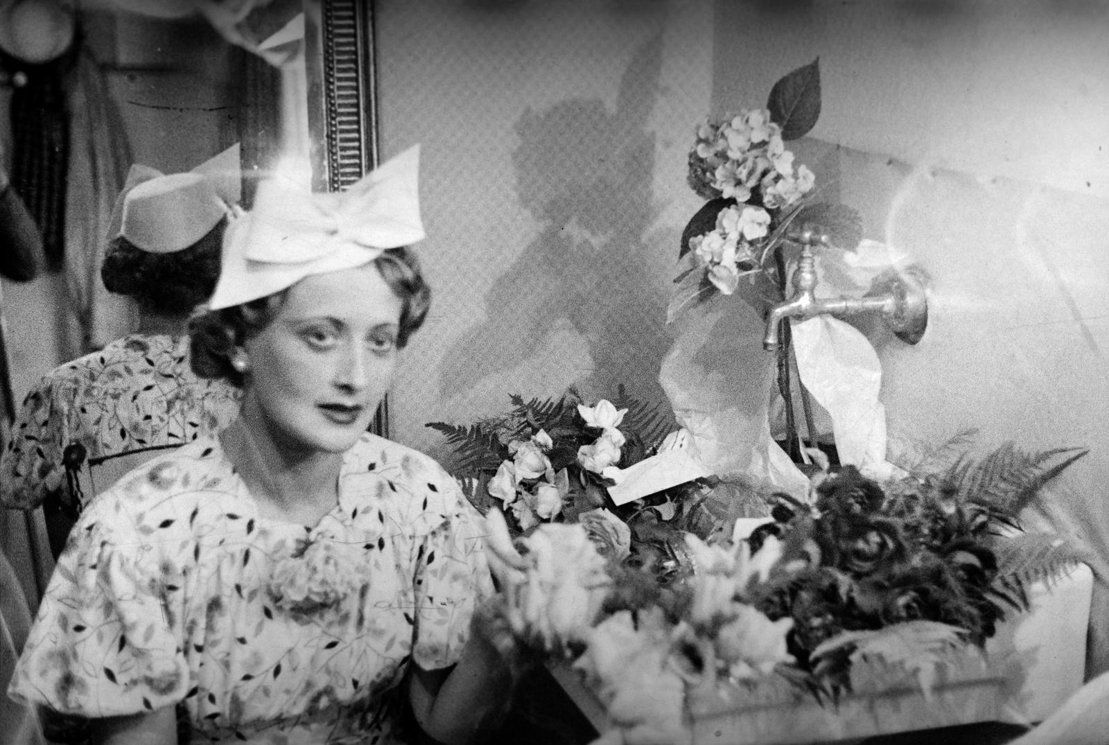 1936, Inkey Tibor, headdress, woman, celebrity, bouquet, Fortepan #306094