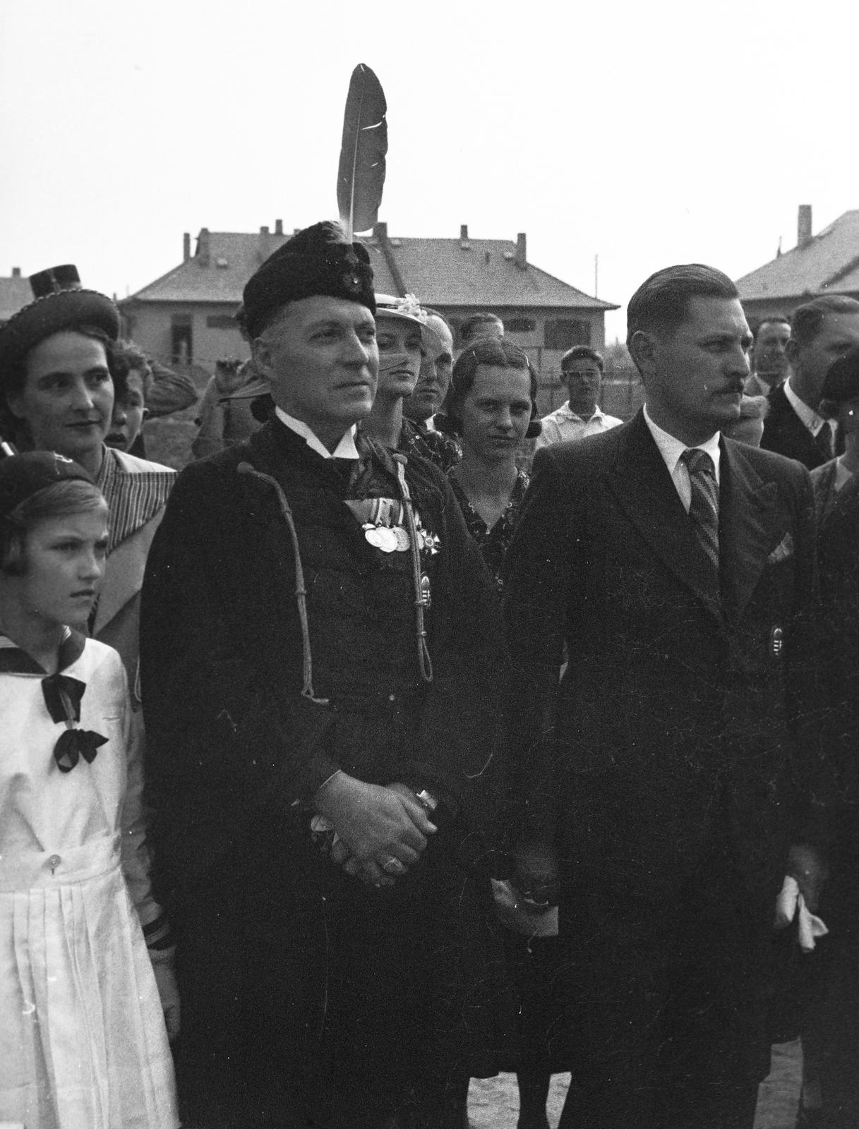 1938, Inkey Tibor, Bocskai-zakó, madártoll, Bocskai sapka, Fortepan #306150