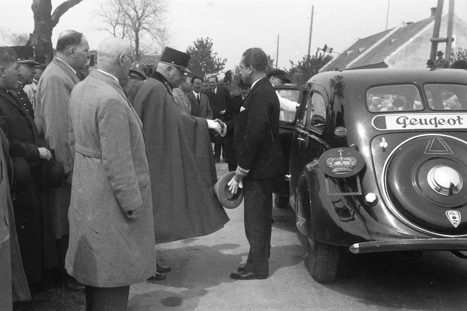 1937, Inkey Tibor, korona, Peugeot-márka, kézfogás, Peugeot 402, Fortepan #306163