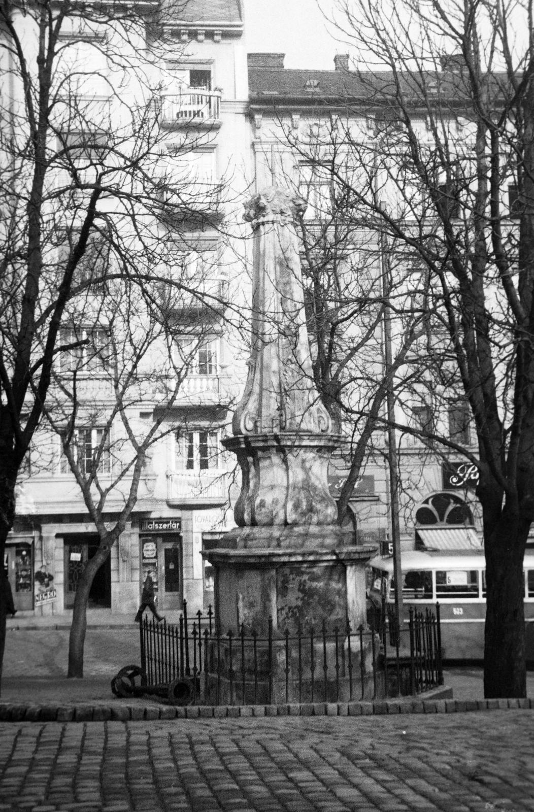 1940, Inkey Tibor, Negro-brand, perfume store, monument, Fortepan #306217