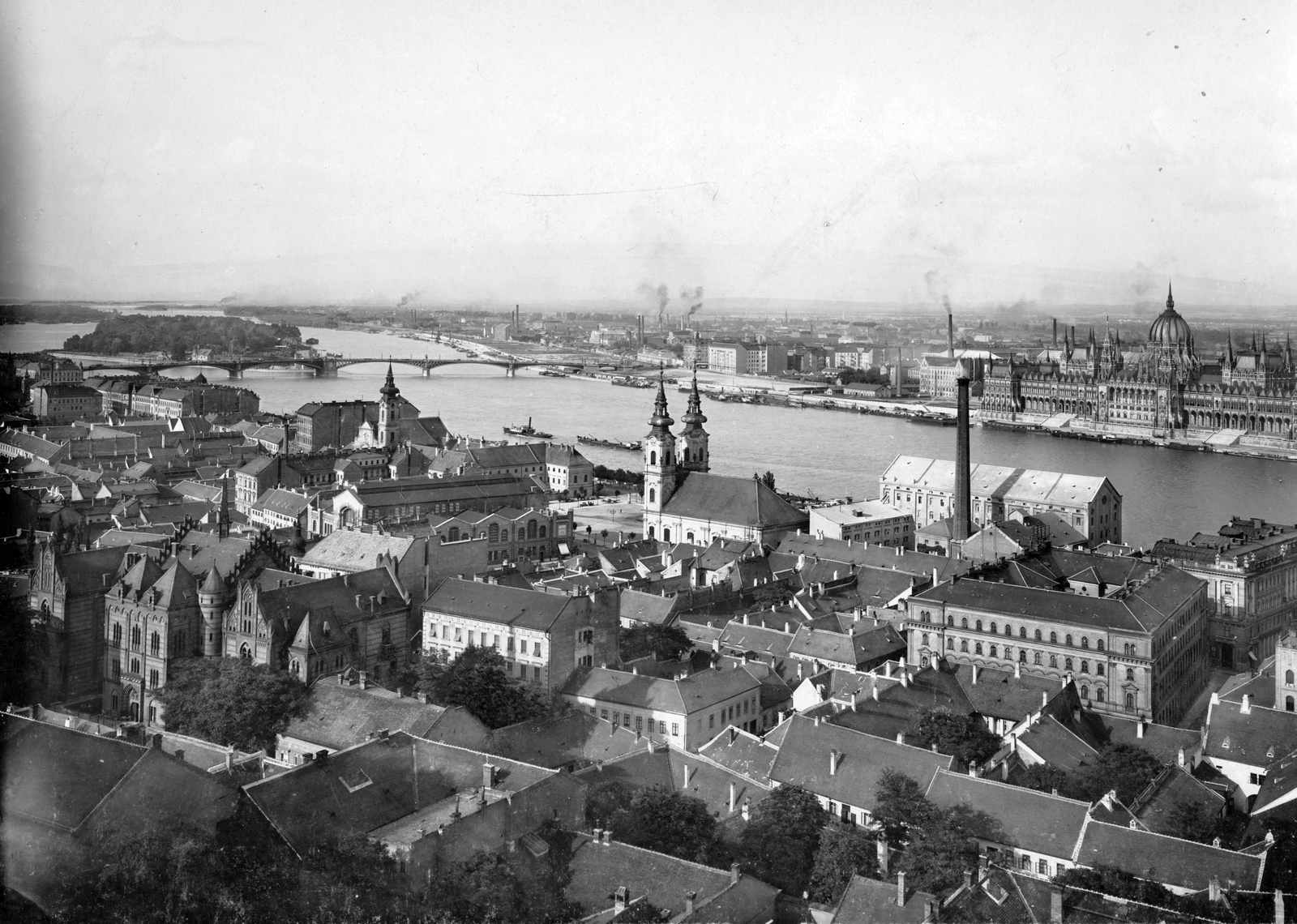 Magyarország, budai Vár, Budapest I., kilátás a Halászbástyáról a Víziváros és a Margit-sziget felé., 1907, Lajtai László, templom, híd, látkép, kémény, Steindl Imre-terv, országház, neogótika, eklektikus építészet, Budapest, Ernest Goüin-terv, Fortepan #30623