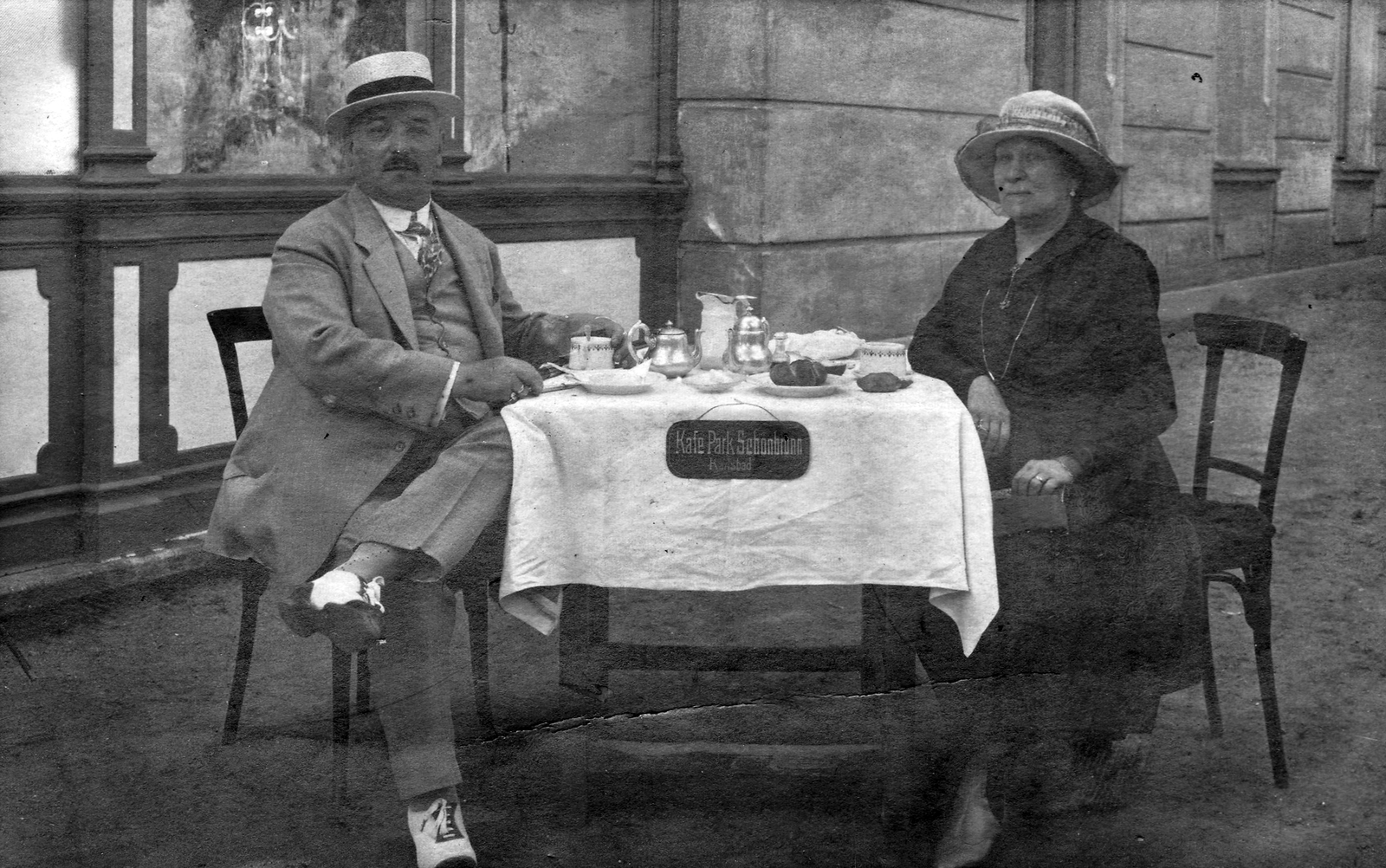 Czech Republik, Karlovy Vary, Kafé Park Schönbrunn., 1912, Négyesi Pál, hotel, health resort, man and woman, table, Fortepan #30624