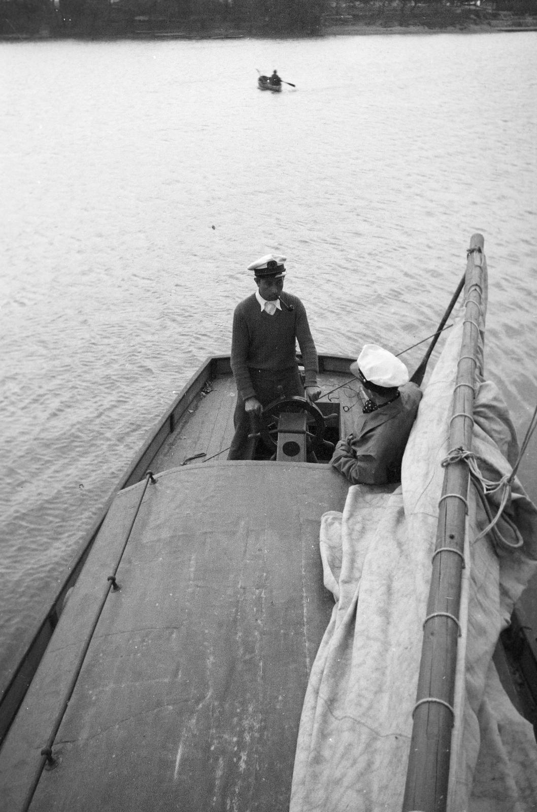 Magyarország, Budapest XI., Lágymányosi-öböl, téli kikötő. Négy vállalkozó szellemű fiatalember az Albatros vitorlással világkörüli útra indul. Azt tervezték, hogy Budapestről indulva Borneóig vitorláznak., 1937, Inkey Tibor, Budapest, Fortepan #306258