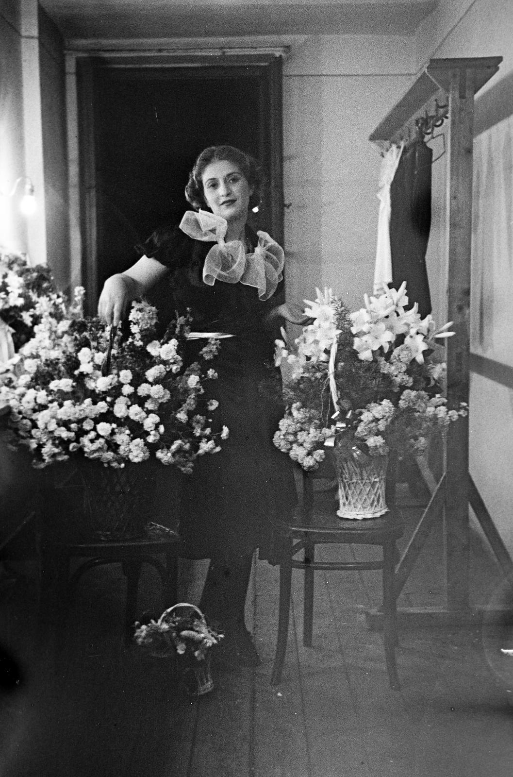 1936, Inkey Tibor, coat-stand, tulle, lady, bouquet, Fortepan #306290